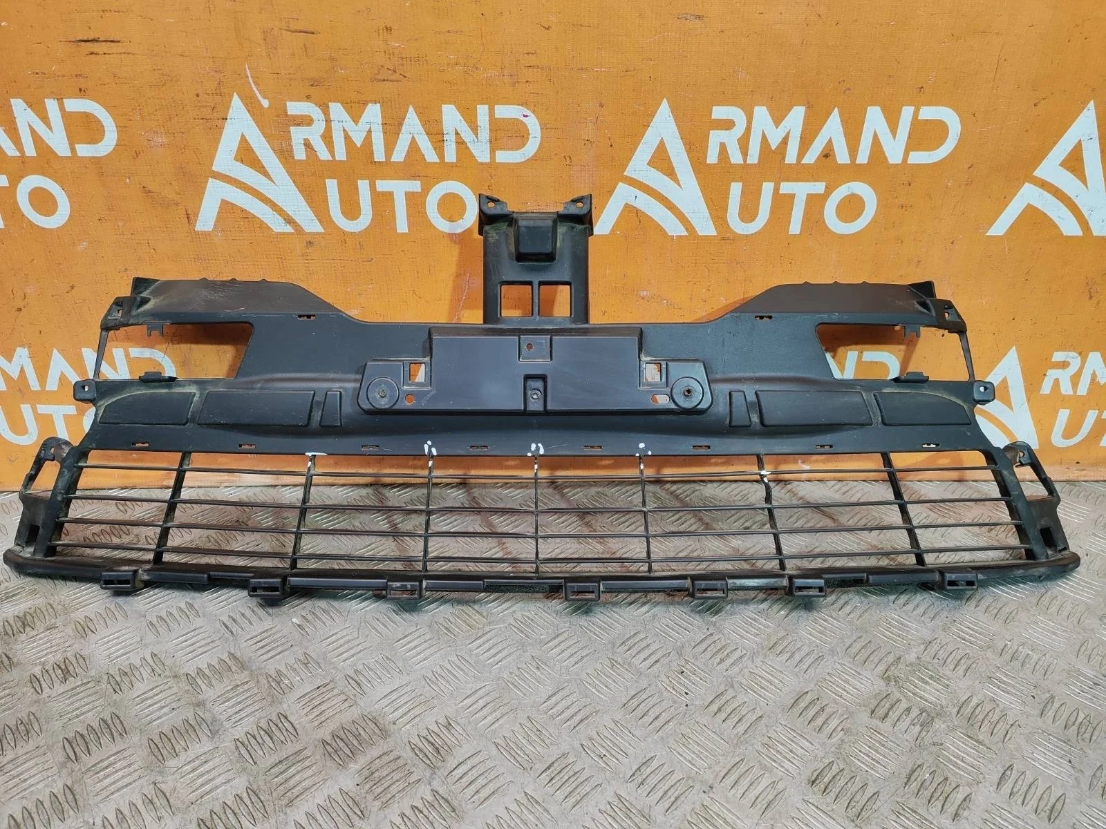 Кронштейн решетки радиатора Lexus NX 2017-2021