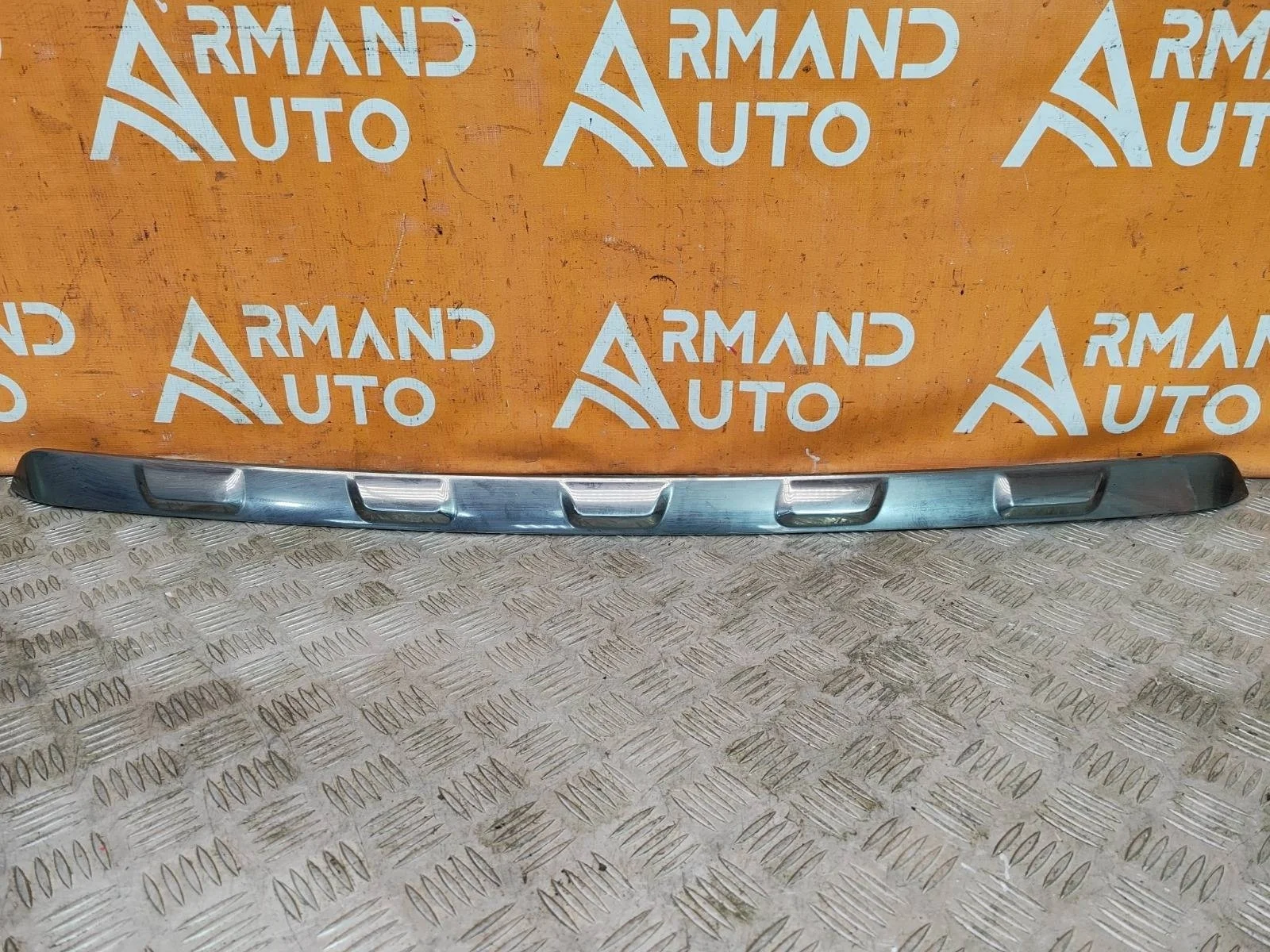 Декоративная накладка бампера Lexus NX 2017-2021