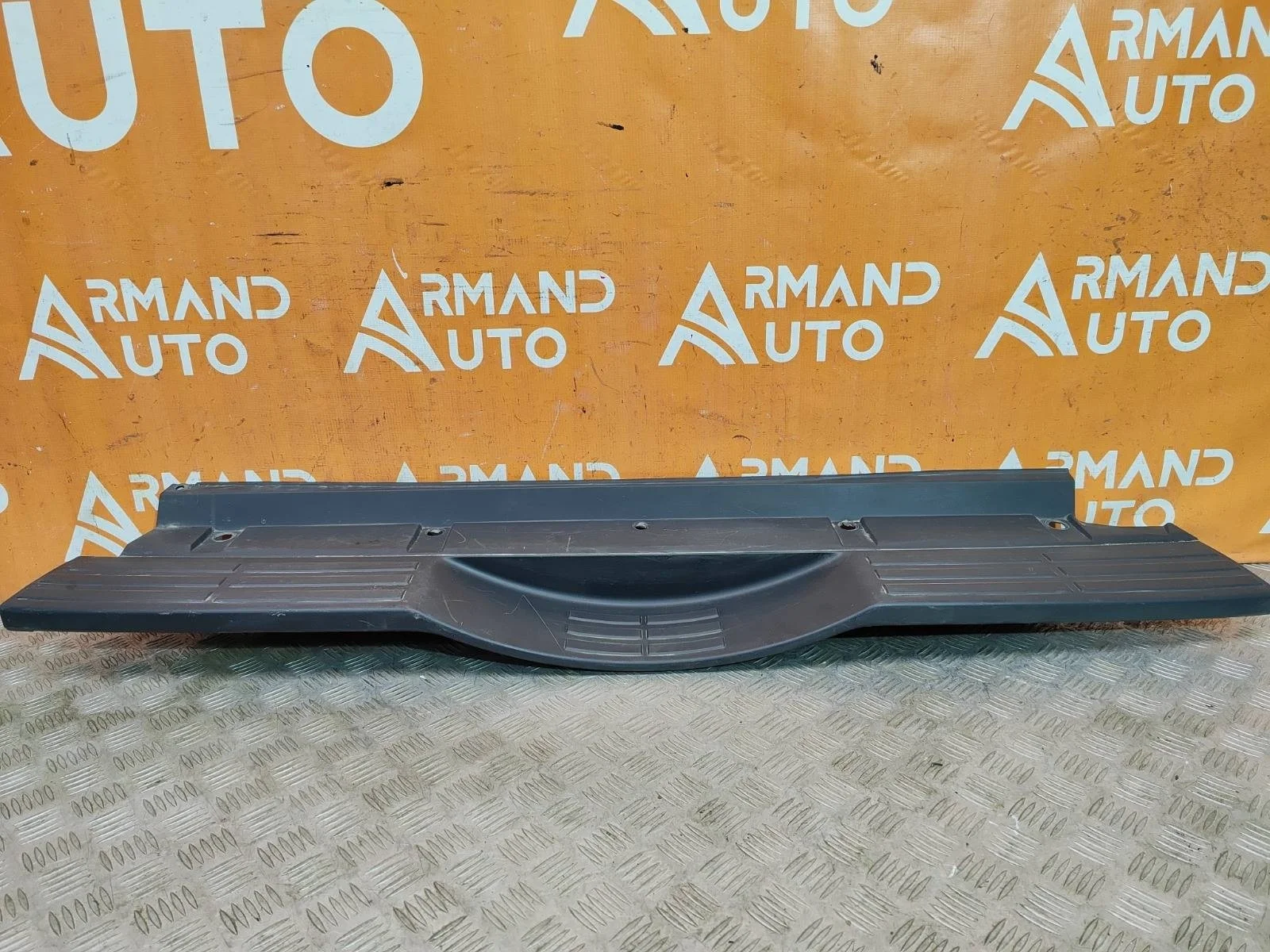 Накладка бампера верхняя MItsubishi Pajero 2006-нв 4