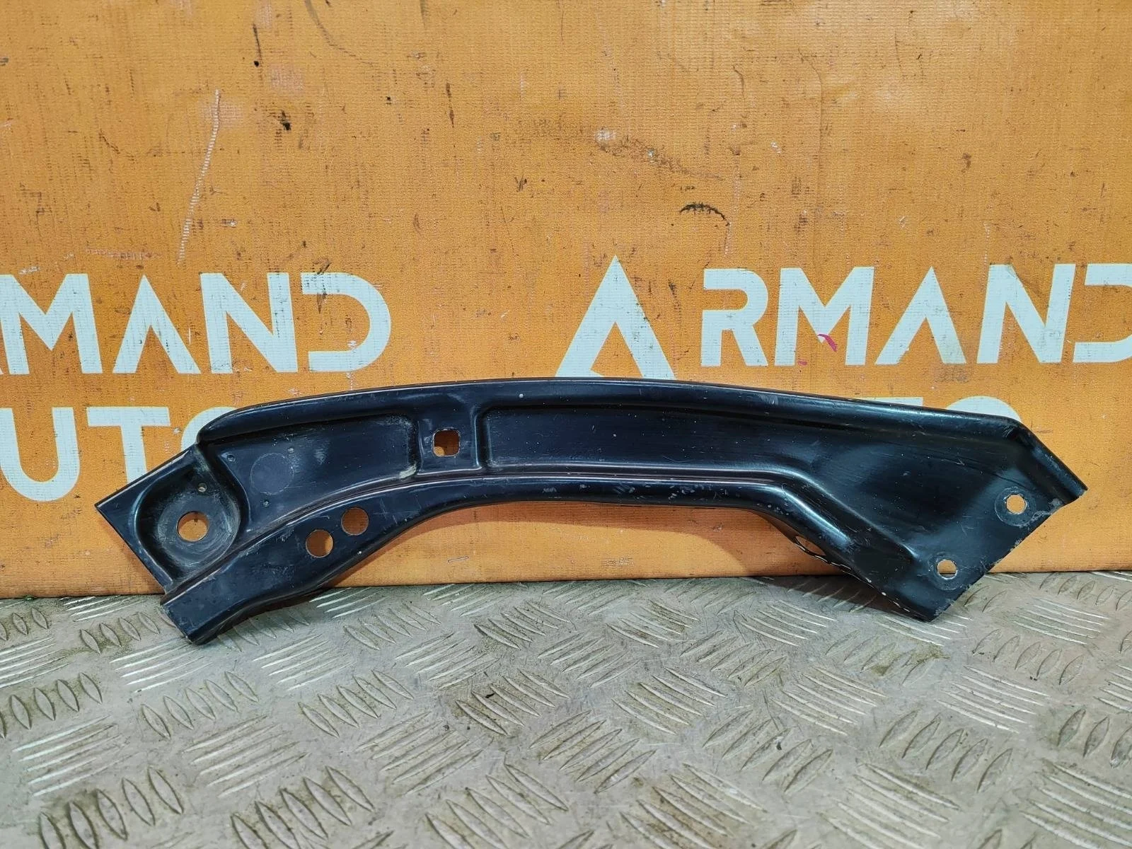 Кронштейн панели Skoda Rapid 2020-нв