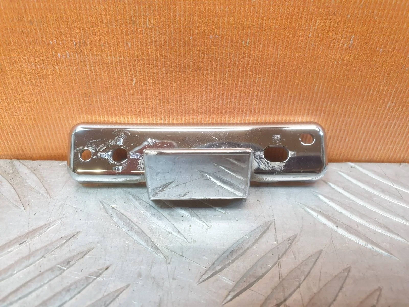 Заглушка решетки радиатора Mitsubishi Pajero Sport 2015-2021 3