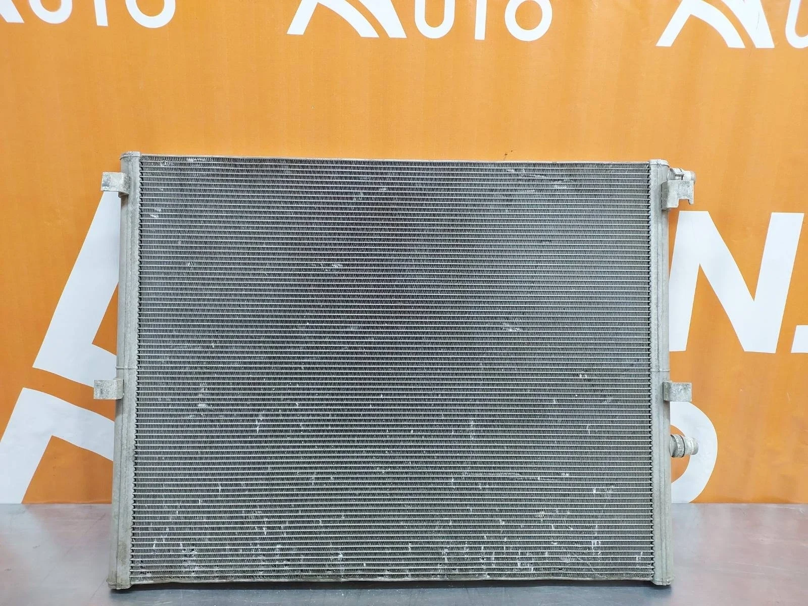 Радиатор двс дополнительный BMW 5 series 2016-нв G30 G31