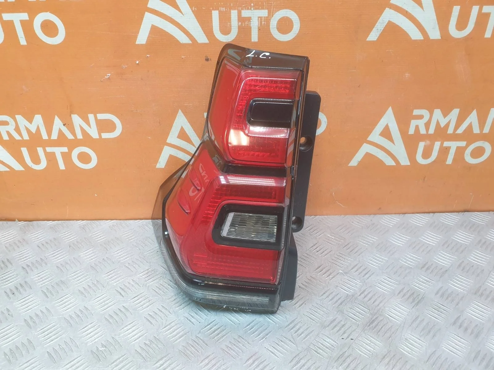 Фонарь Toyota Land Cruiser Prado 2017-нв 150