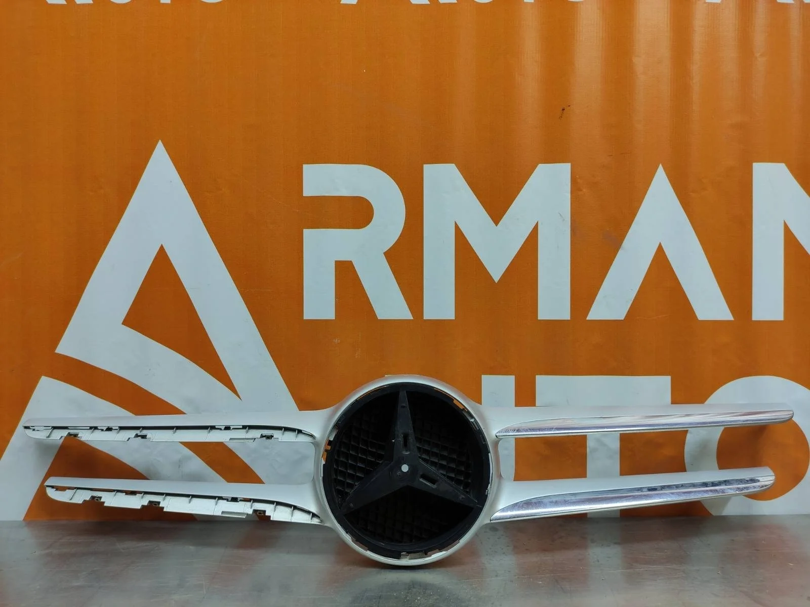 Накладка решетки радиатора Mercedes -Class 2014-2018 W205