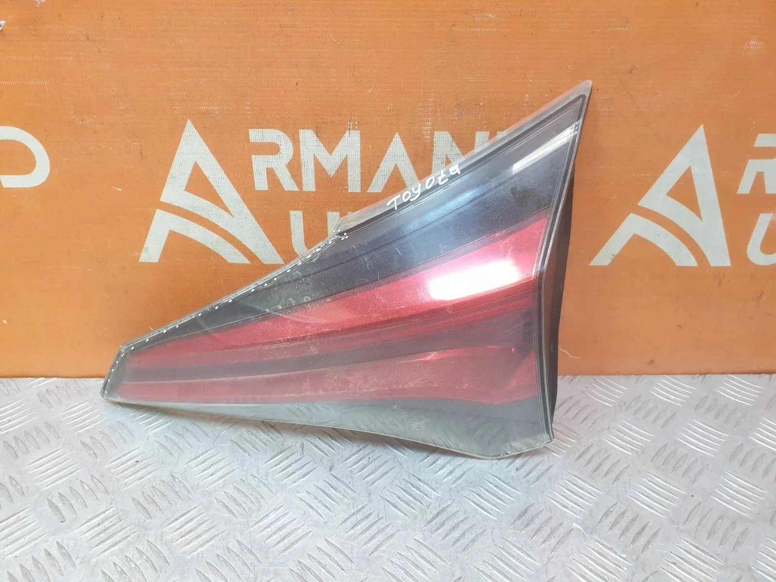 Фонарь внутренний Toyota RAV4 2015-2019 CA40