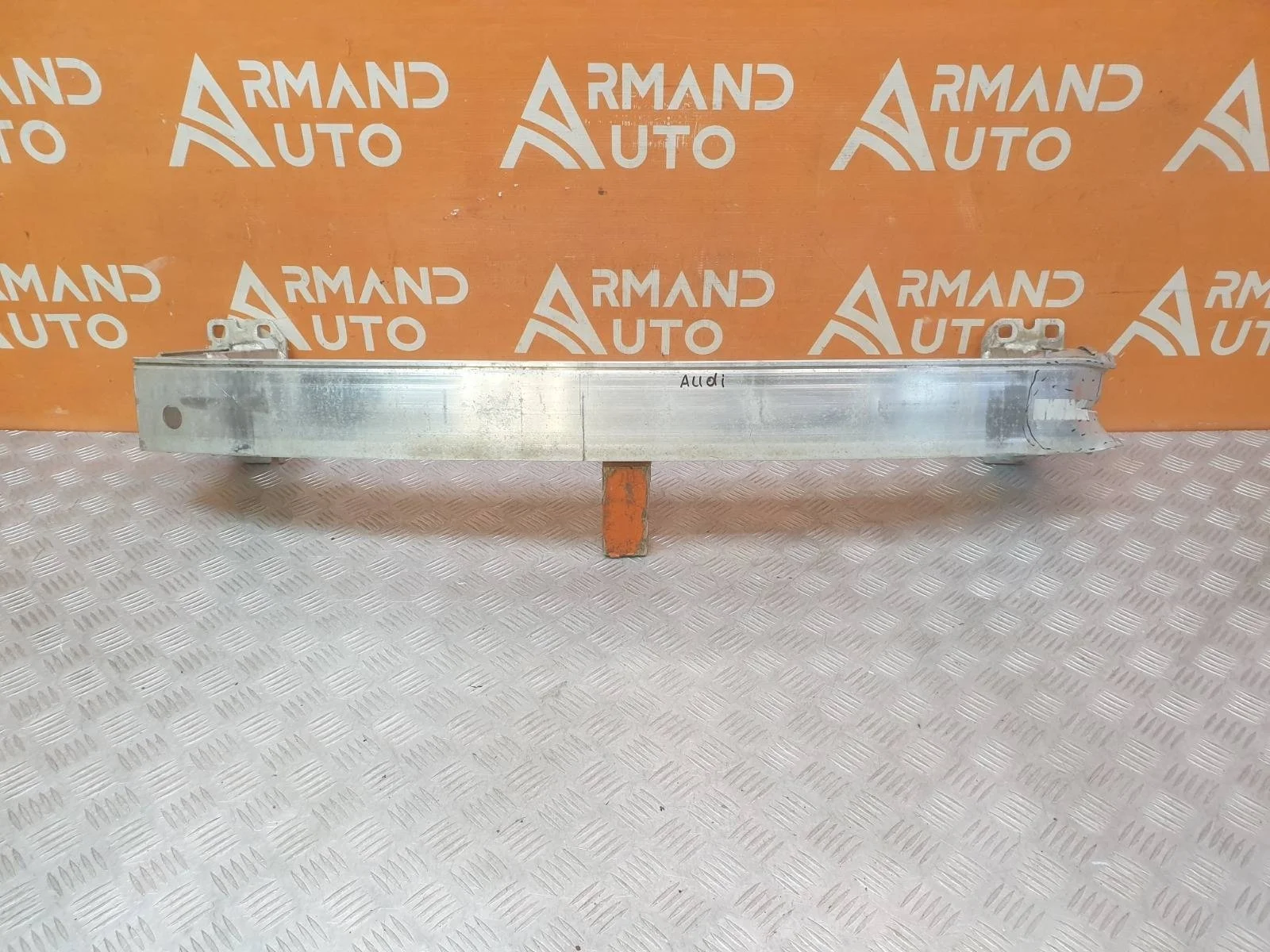 Усилитель бампера Audi Q3 2011-2018 8U