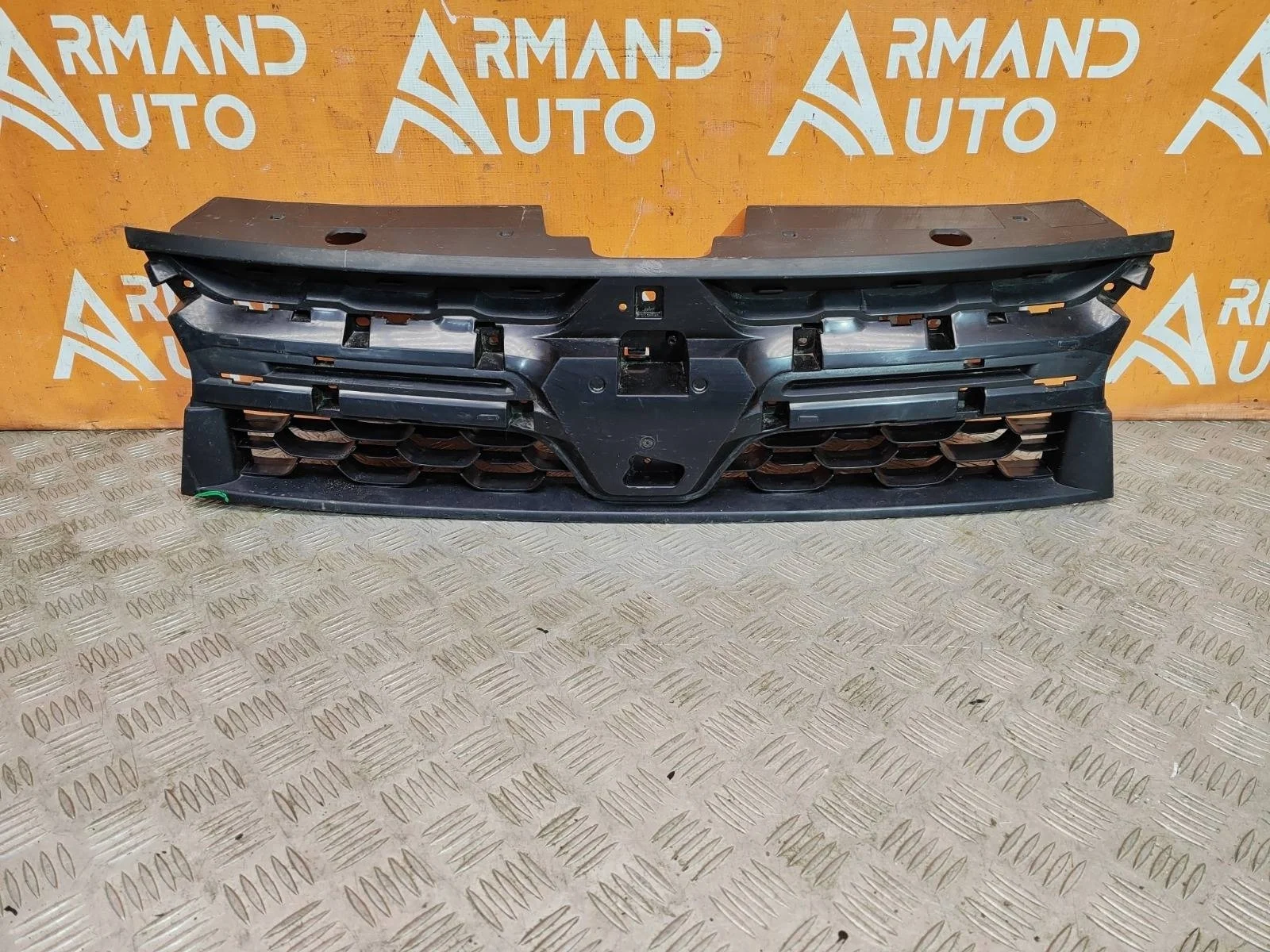 Решетка радиатора Renault Duster 2015-2021
