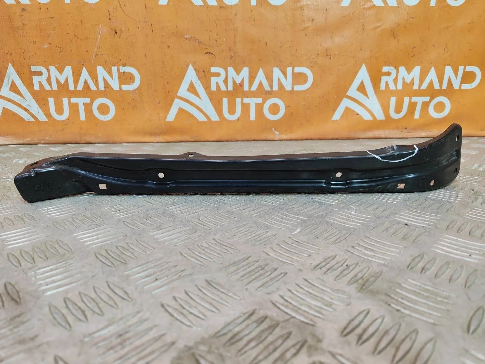 Кронштейн панели радиатора Skoda Kodiaq 2016-нв