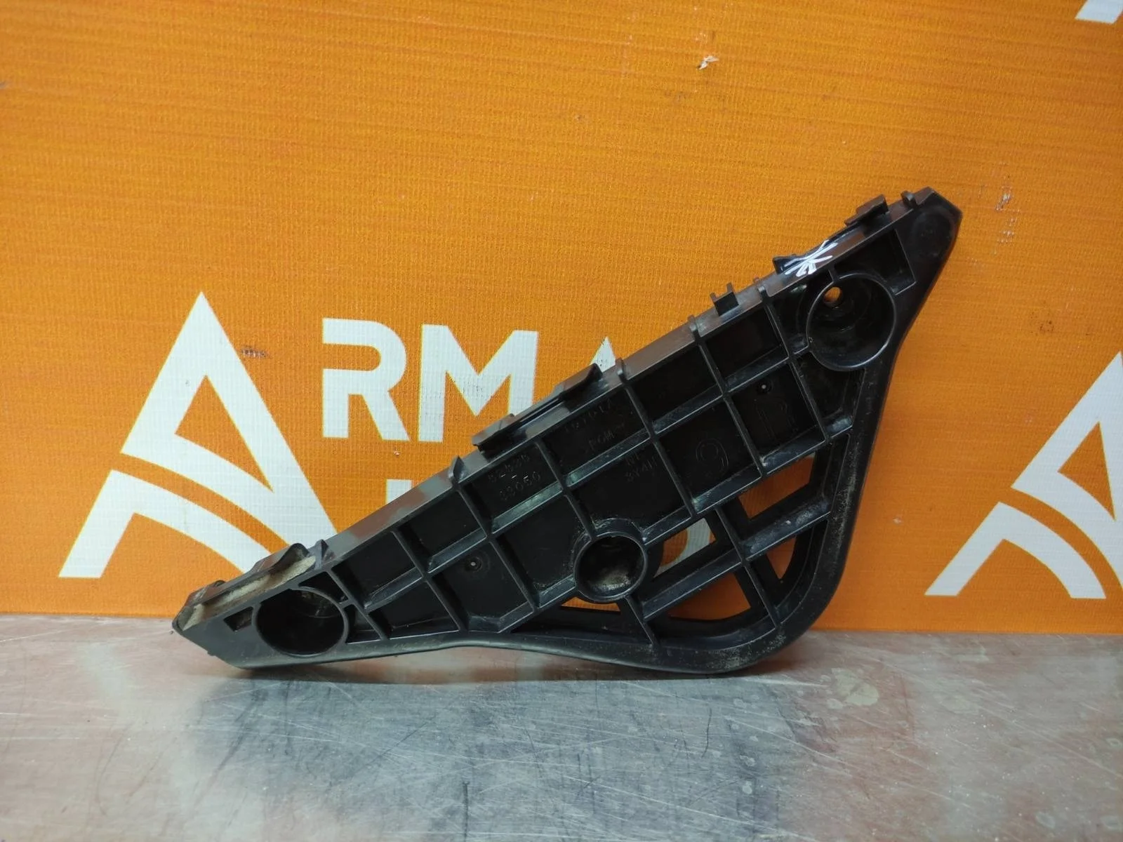 Кронштейн бампера Toyota Camry 2011-2018 7 XV50