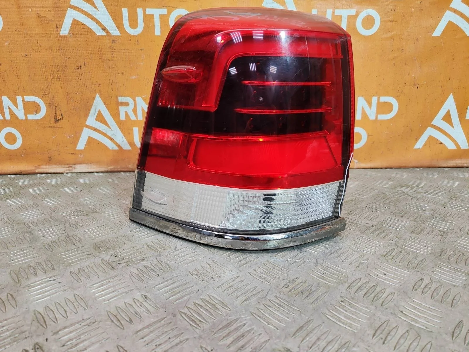 Фонарь внешний Toyota Land Cruiser 2015-2021 200