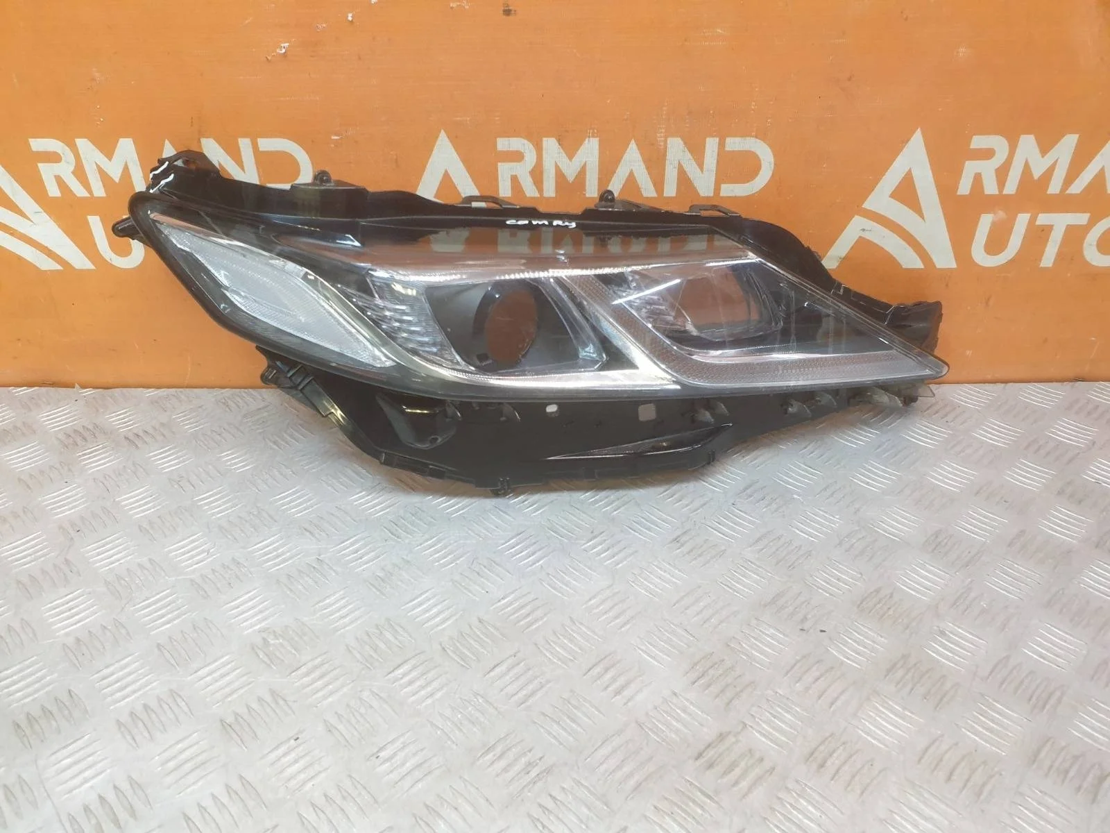 Стекло фары Toyota Camry 2020-нв 8 XV70