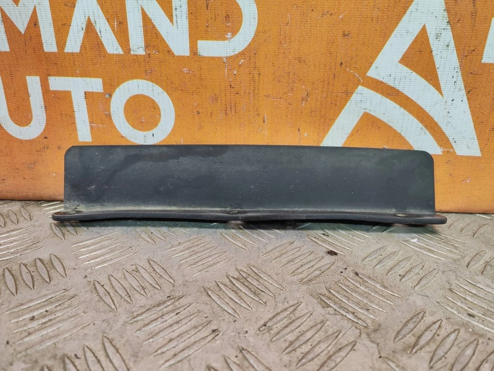 Брызговик передний Toyota Land Cruiser 2007-2021