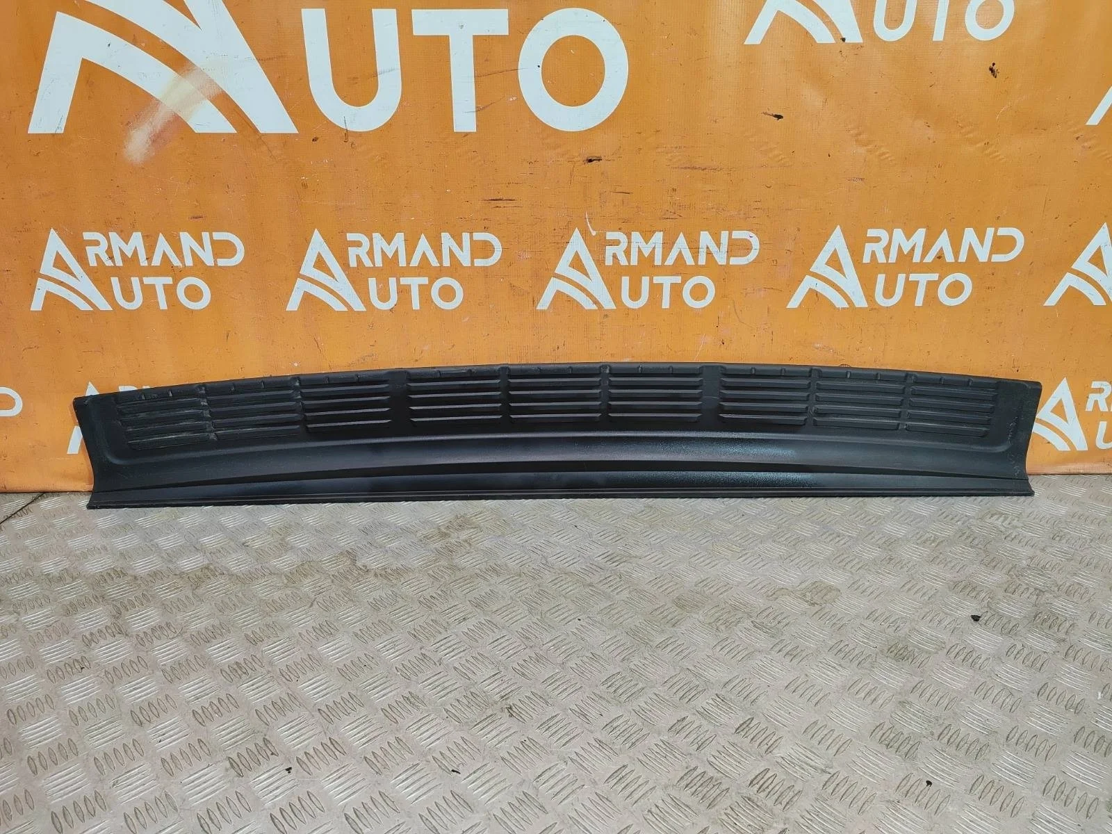 Накладка бампера верхняя Toyota Land Cruiser 2007-2021