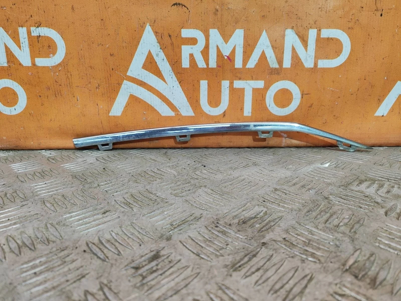 Накладка решетки радиатора нижняя Volkswagen Polo 2014-2020 5