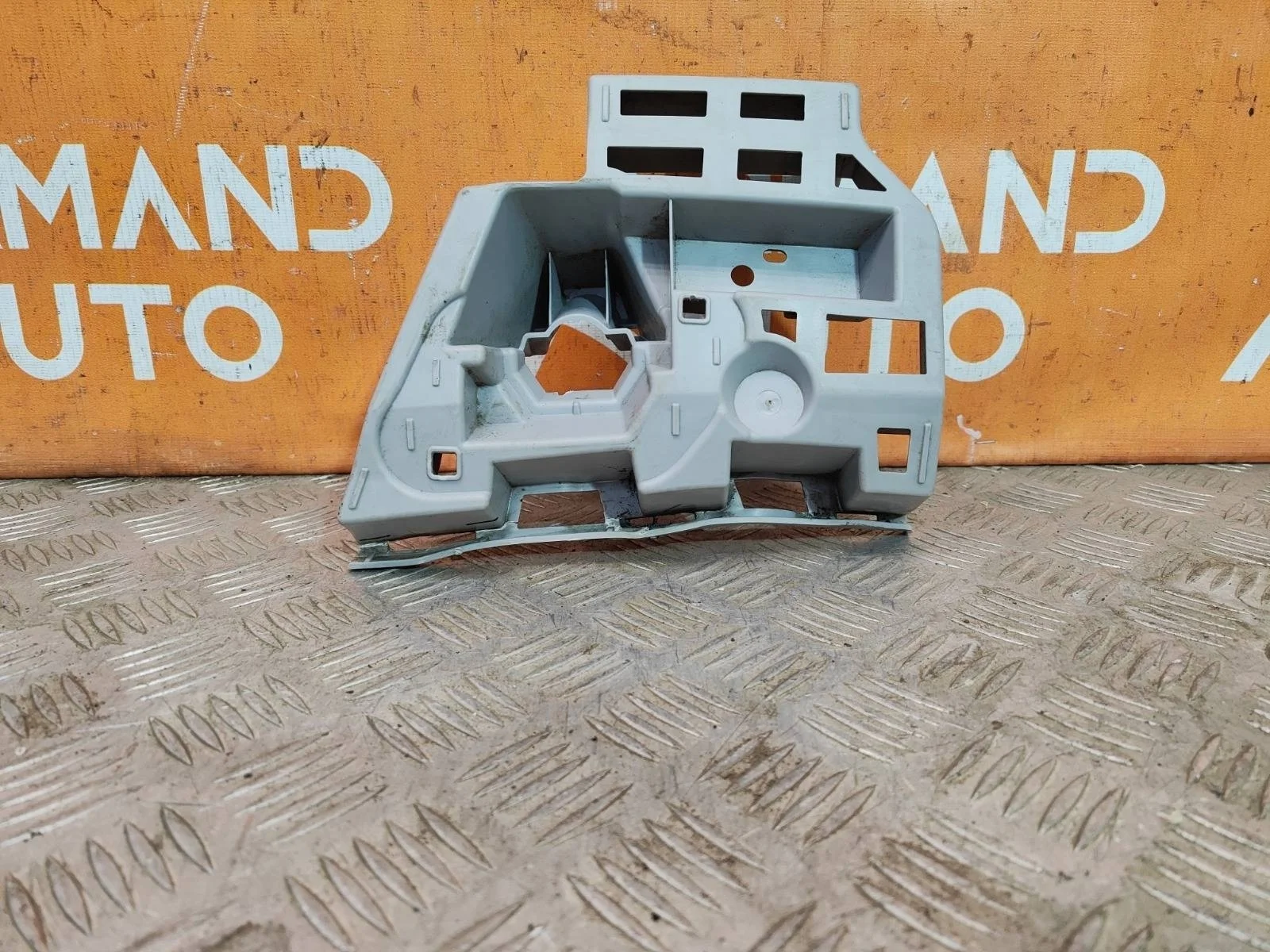 Кронштейн бампера Skoda Octavia 2013-2017 A7 (5E)