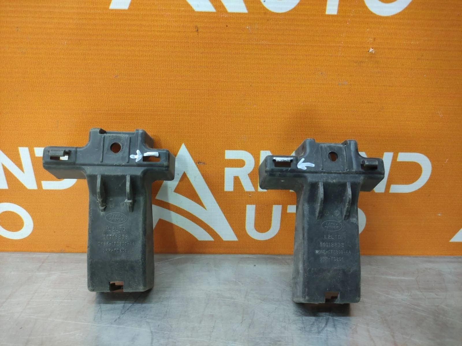 Кронштейн бампера центральный нижний Land Rover Range Sport 2013-нв L494