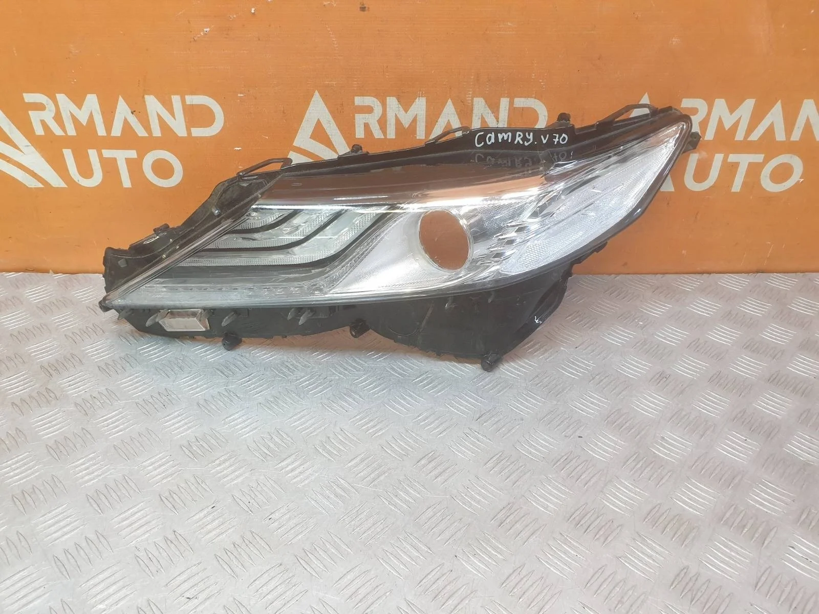 Стекло фары TOYOTA CAMRY 2017-2021 8 XV70
