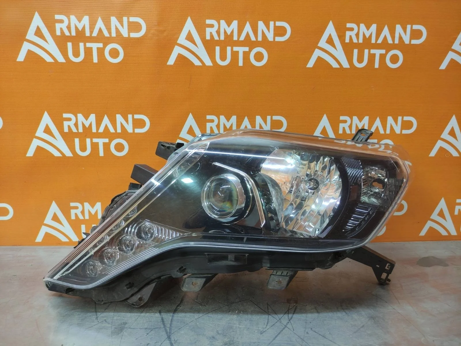 Фара Toyota Land Cruiser Prado 2013-2017 150