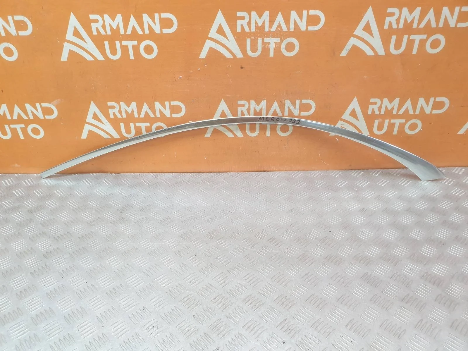 Молдинг стекла двери верхний Mercedes -Class 2013-2020 W222