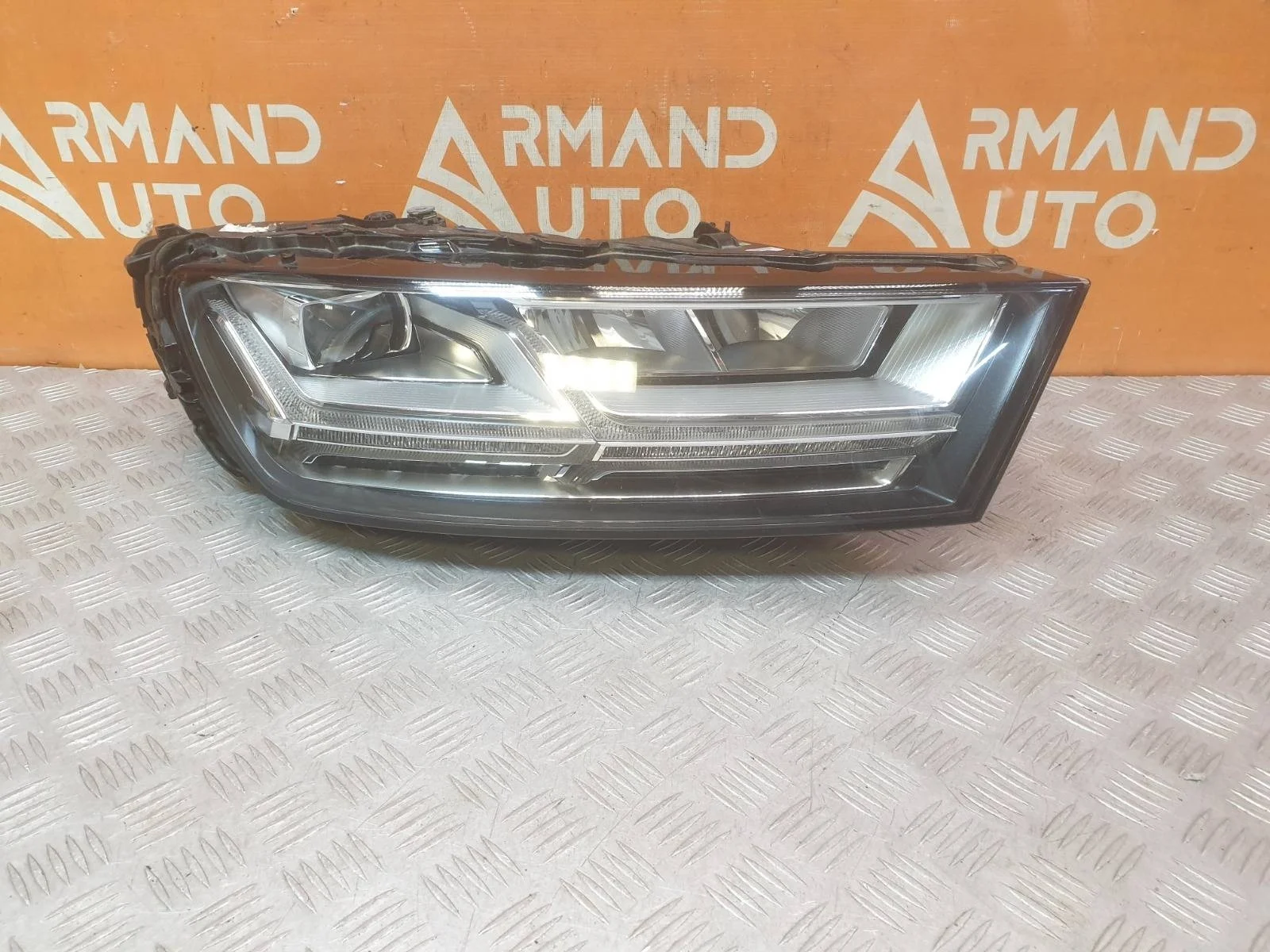 Фара Audi Q7 2015-2020 4M