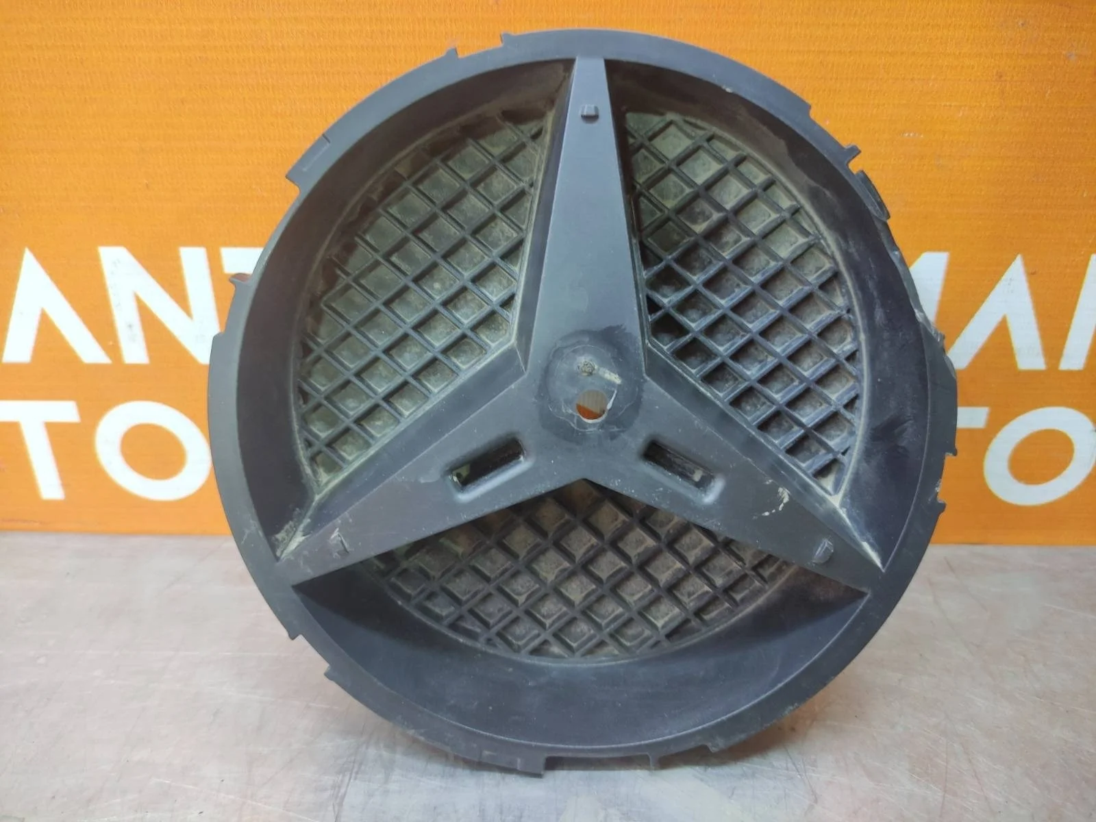 Кронштейн эмблемы Mercedes -Class 2014-2018 W205