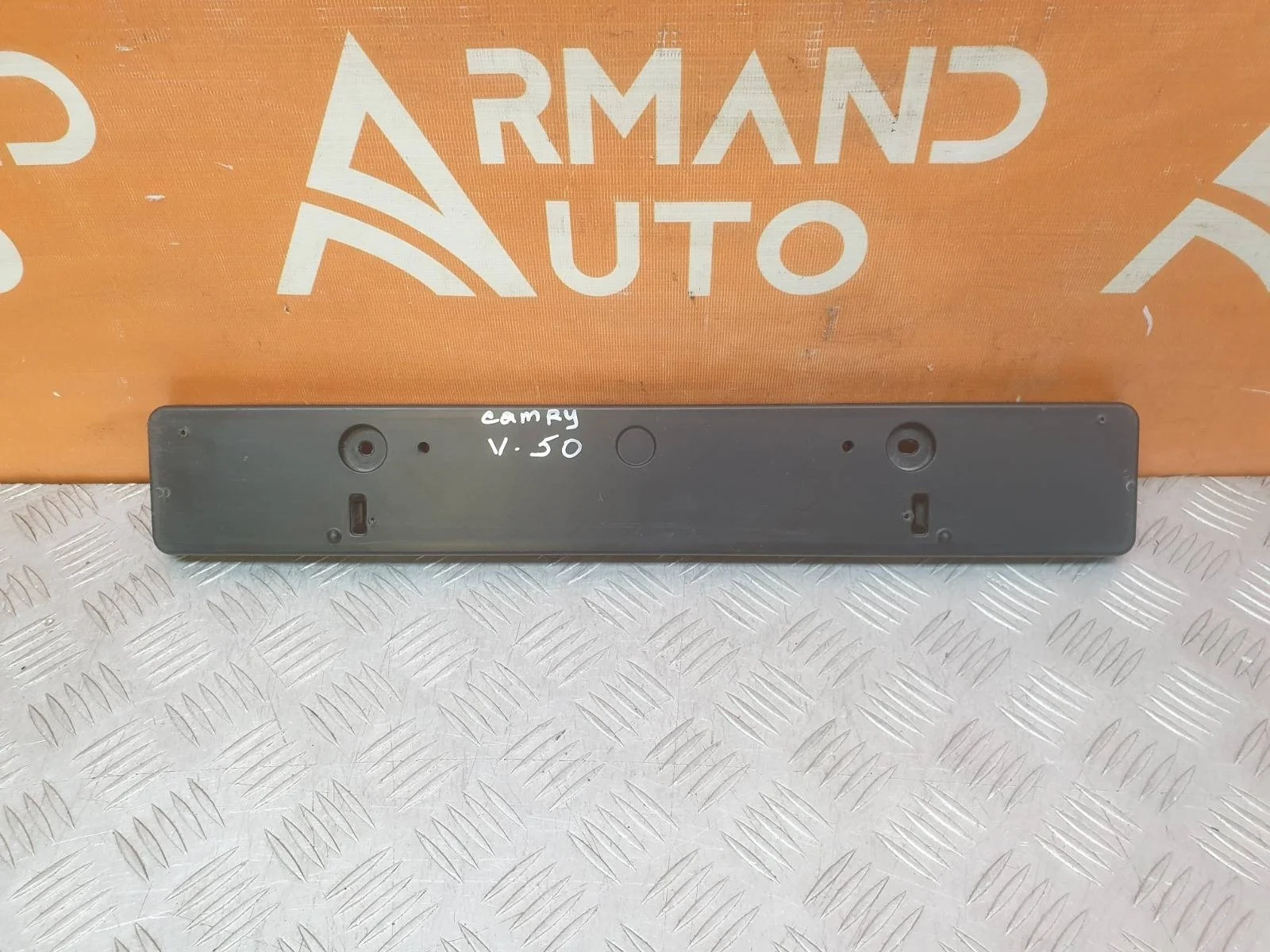 Площадка под гос номер Toyota Camry 2017-2018 XV50