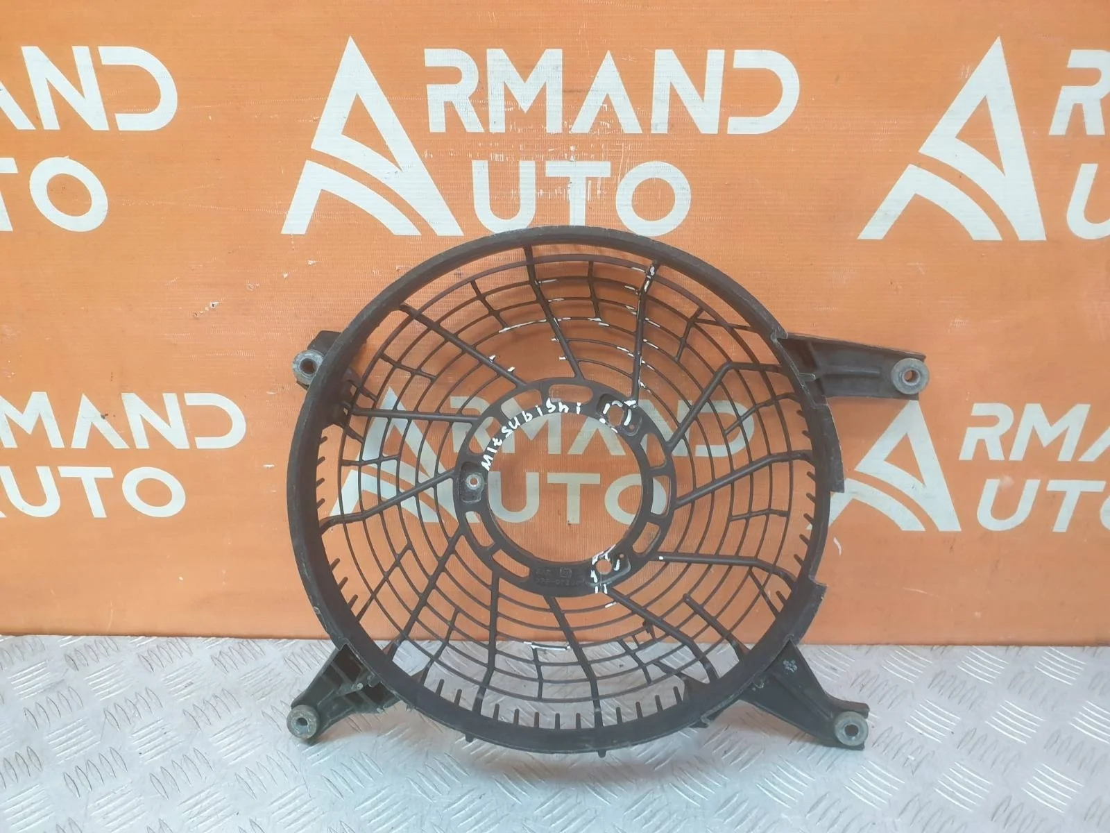 Диффузор вентилятора Mitsubishi Pajero Sport 2008-2016