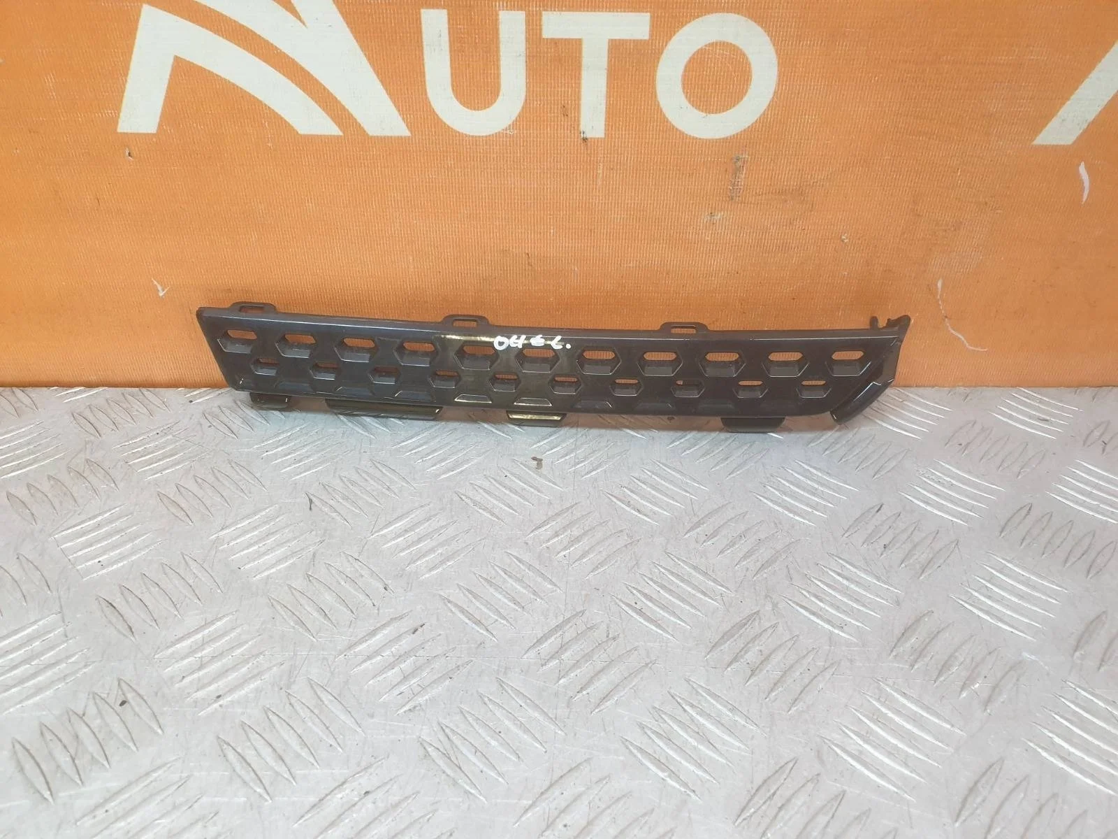 Накладка решетки радиатора верхняя Mitsubishi Outlander 2018-нв 3