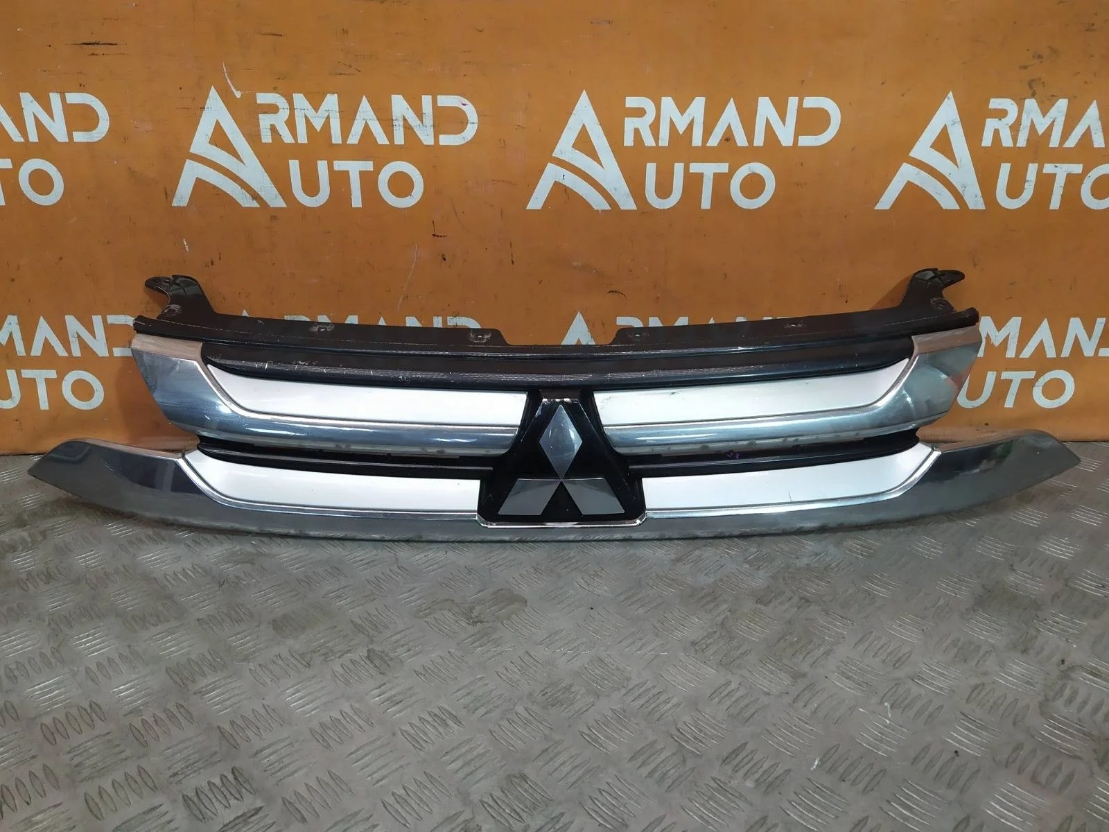 Решетка радиатора Mitsubishi Outlander 2015-2018 3