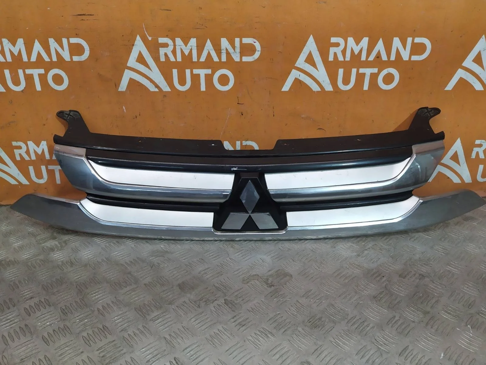 Решетка радиатора Mitsubishi Outlander 2015-2018 3