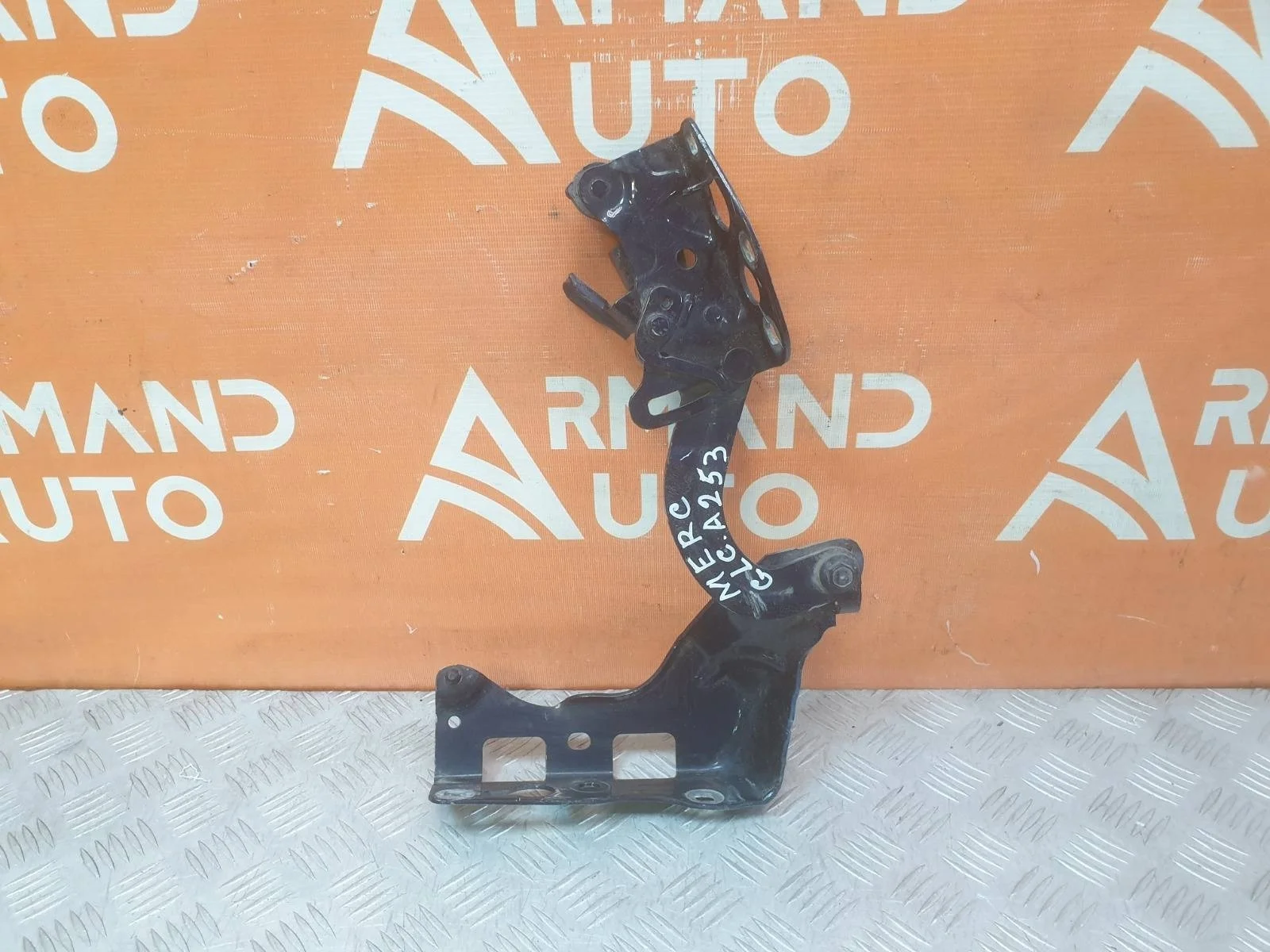 Петля капота Mercedes -Class 2016-нв W213, S213, C238