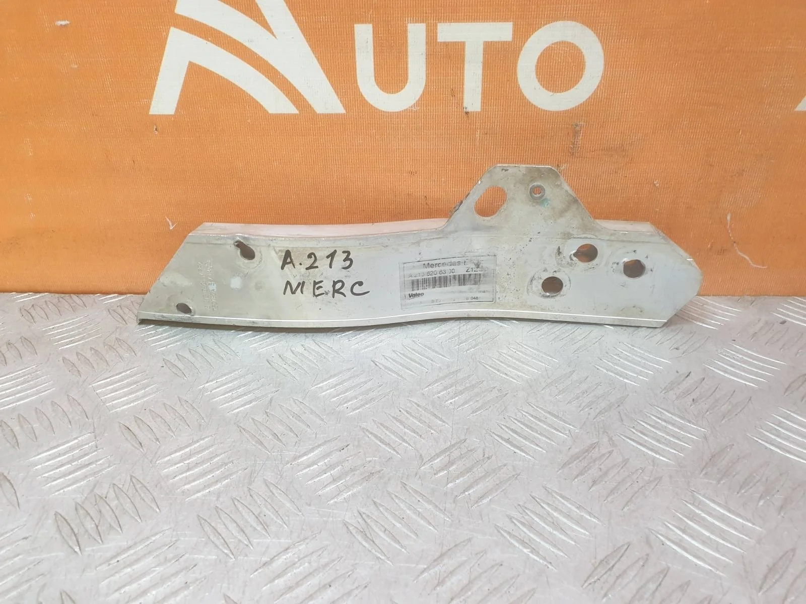 Кронштейн панели радиатора Mercedes -Class 2016-нв W213, S213, C238