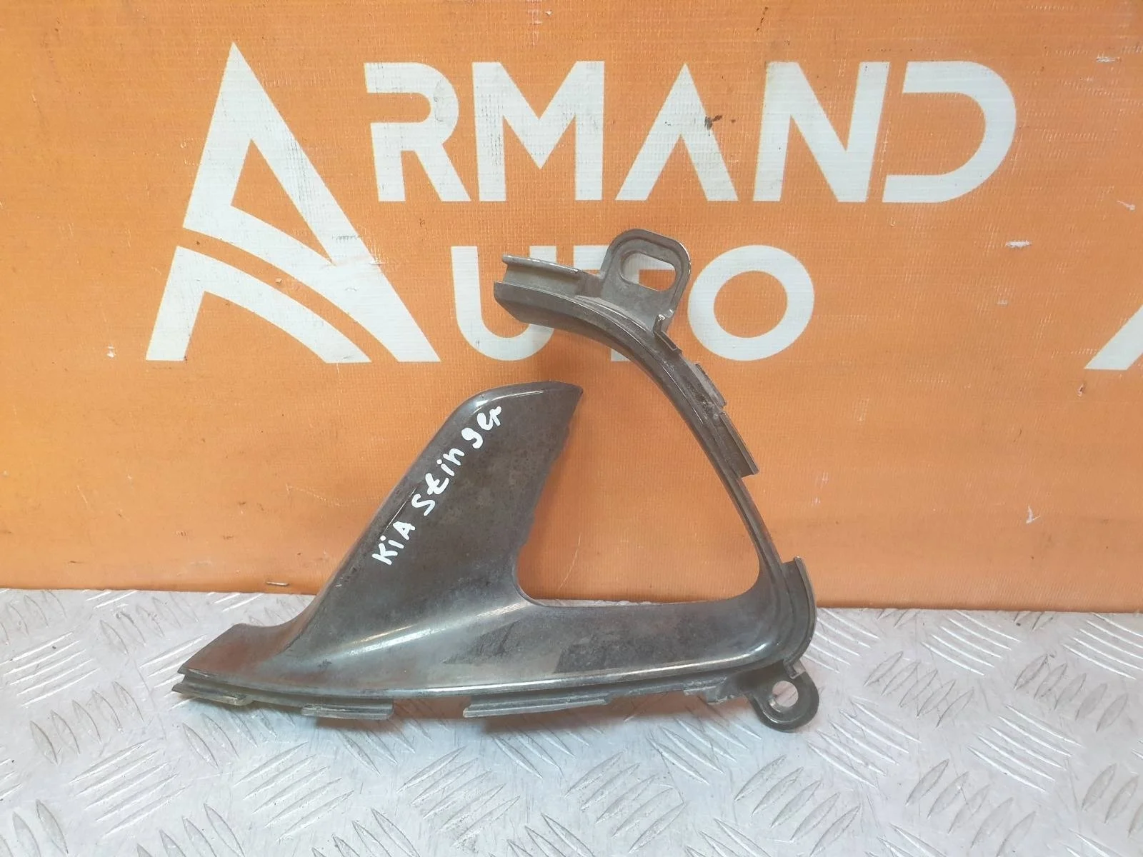 Накладка решетки бампера Kia Stinger 2017-нв