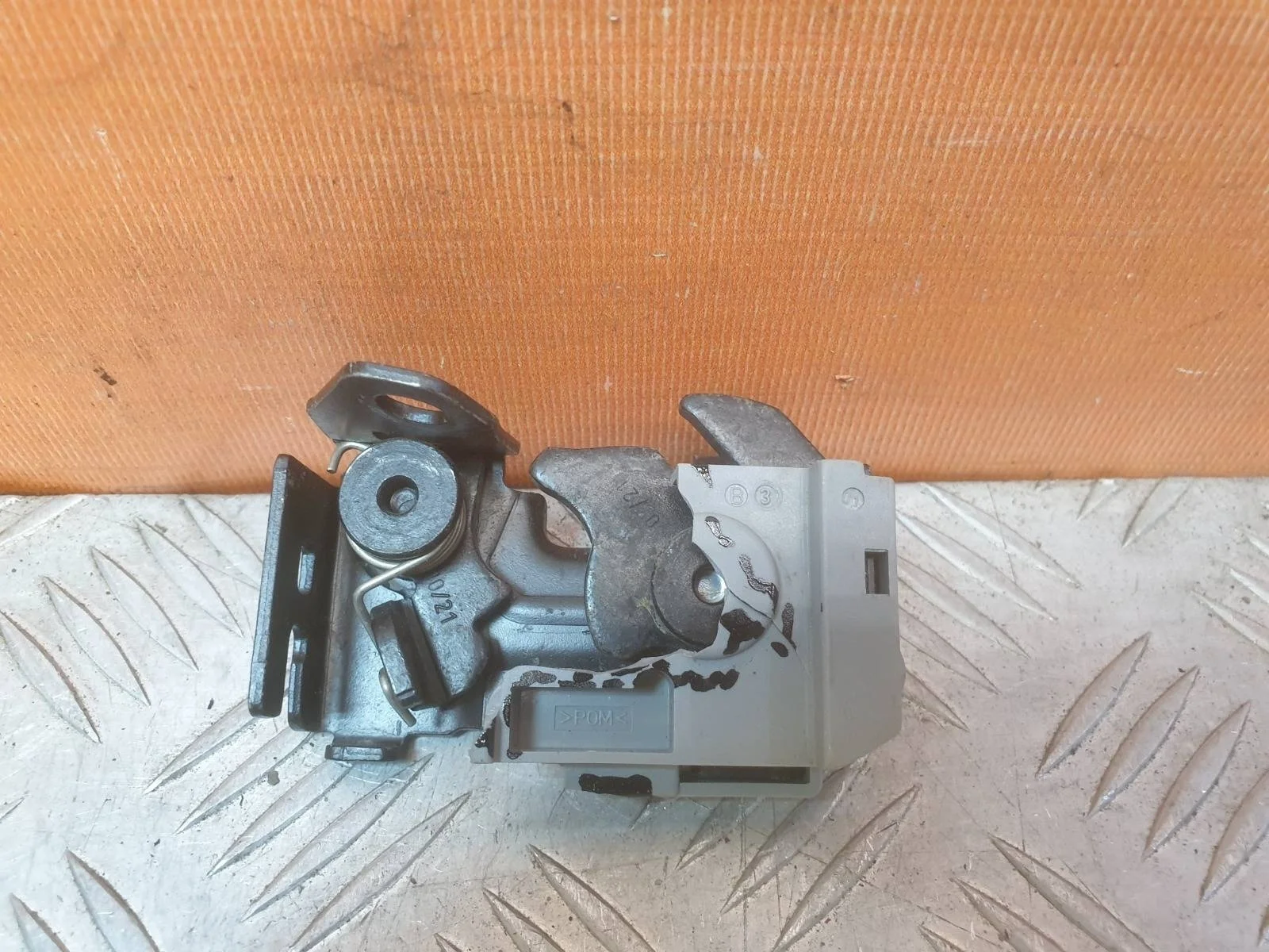 Замок капота Mercedes -Class 2006-2015 W204