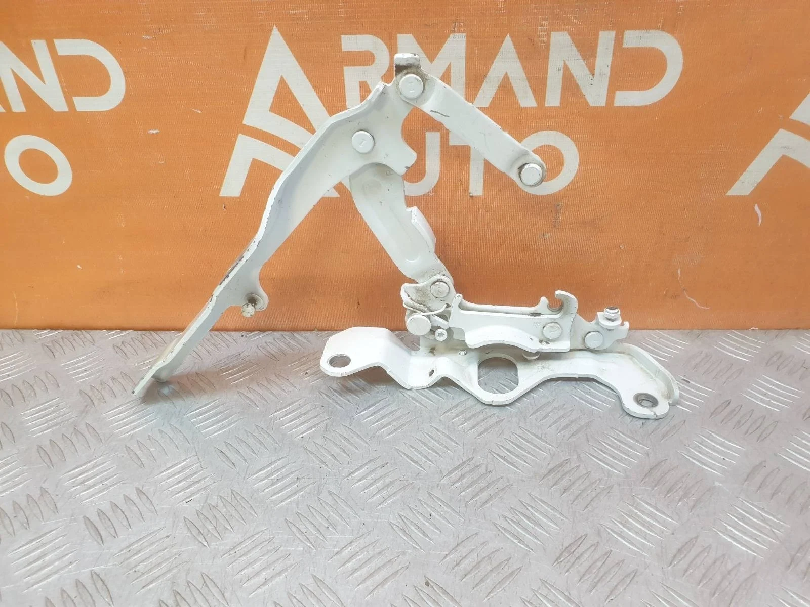 Петля капота Kia Stinger 2017-нв