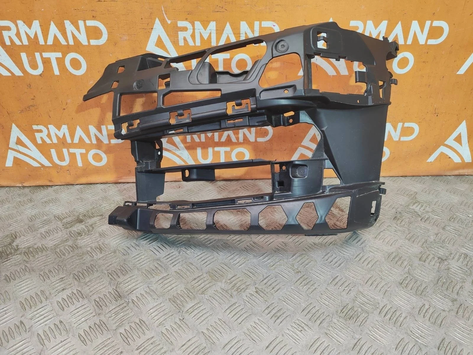 Кронштейн бампера BMW 5 series 2016-2020 G30 G31