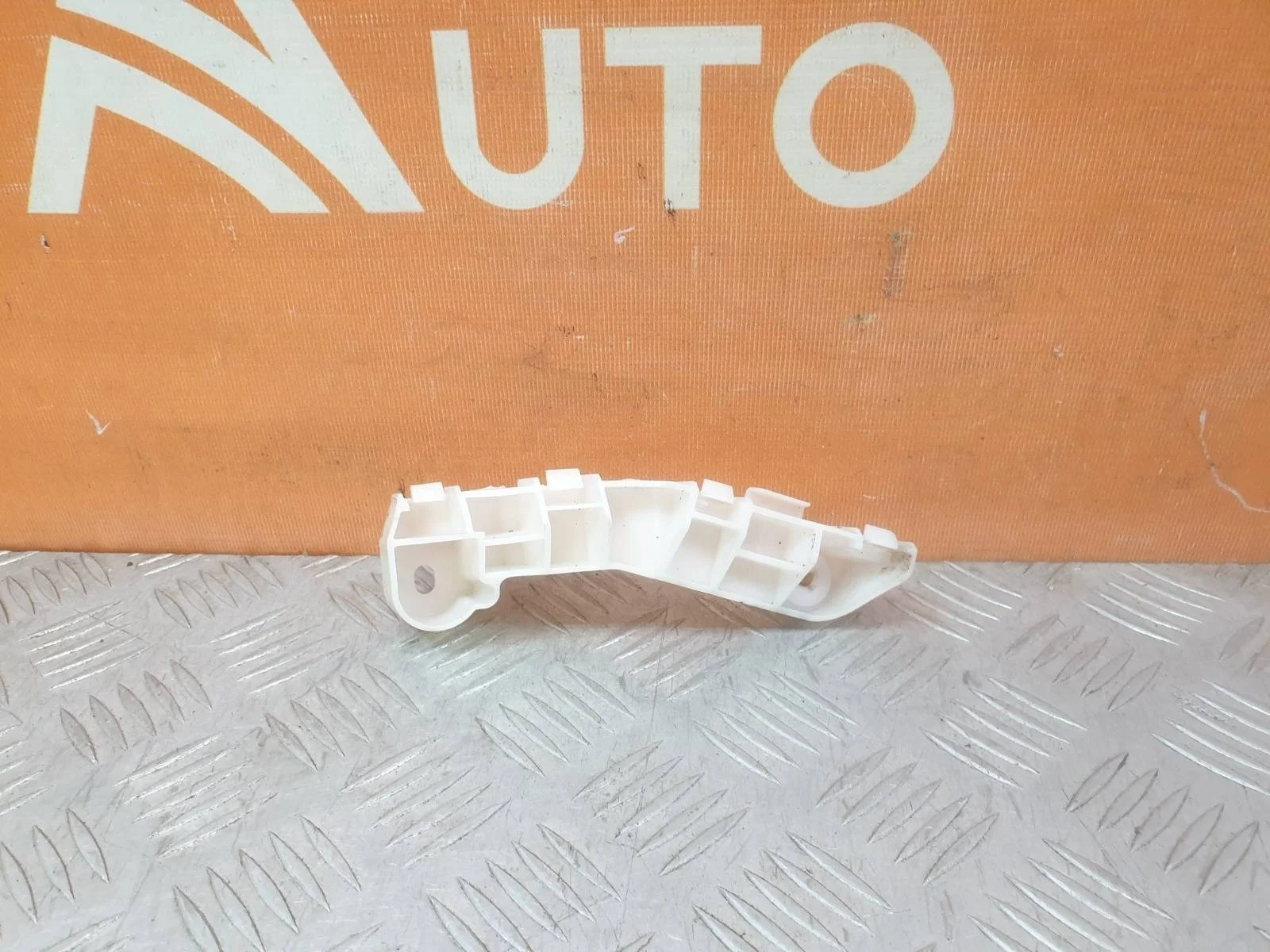 Кронштейн бампера Mitsubishi Pajero 2006-нв 4