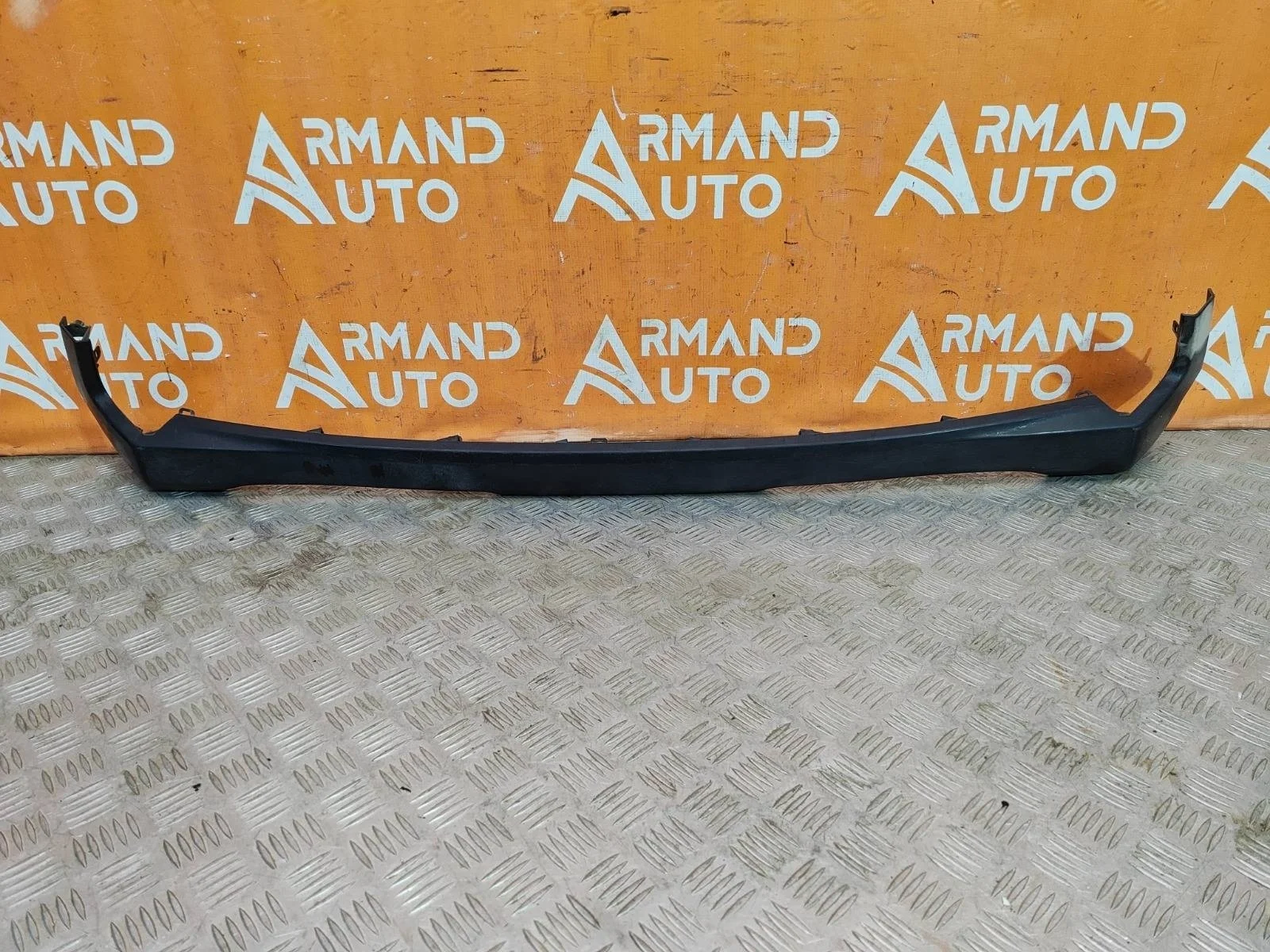 Накладка решетки радиатора нижняя LEXUS LX 2015-2023 URJ200