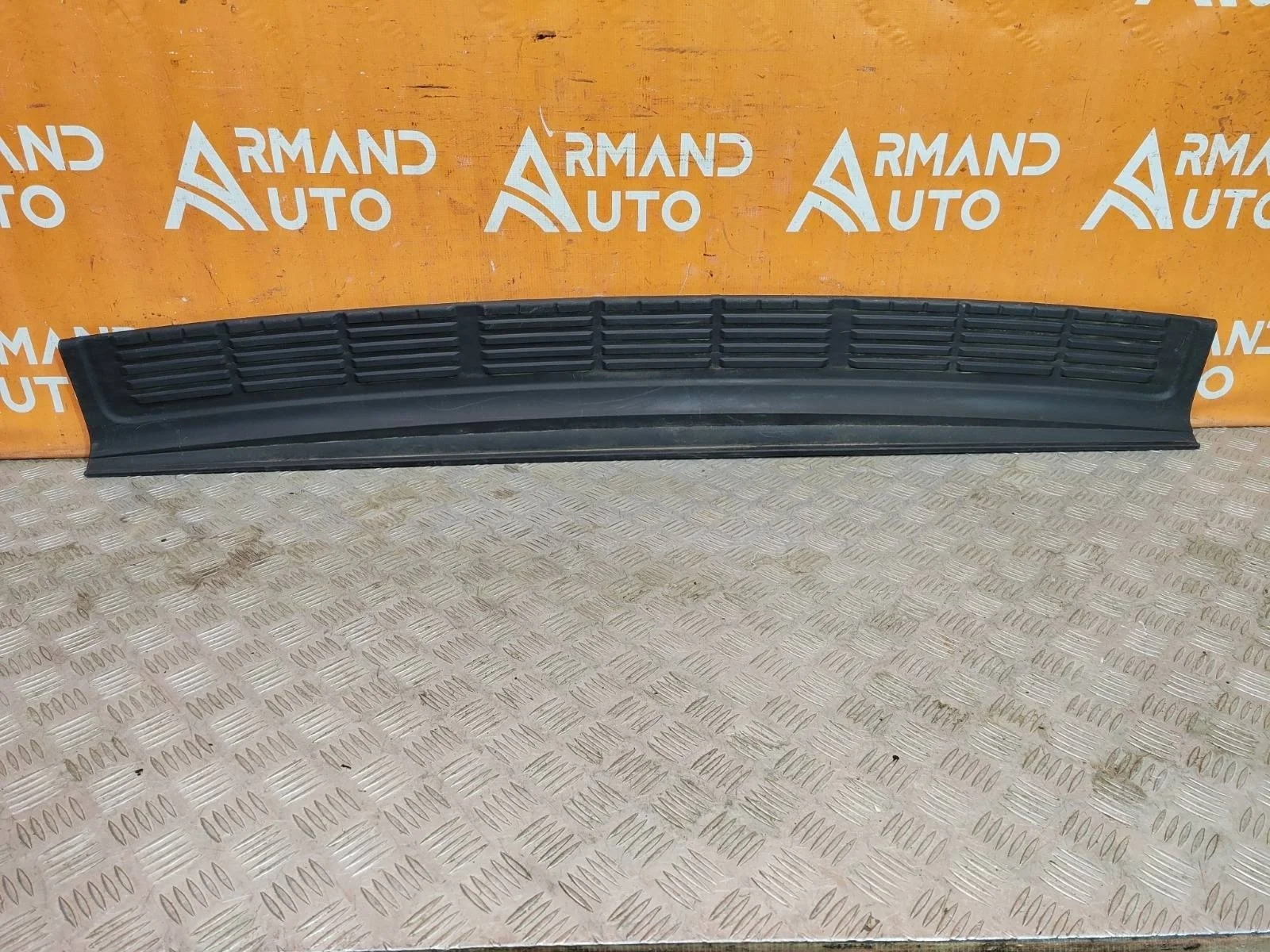 Накладка бампера верхняя Toyota Land Cruiser 2007-2021