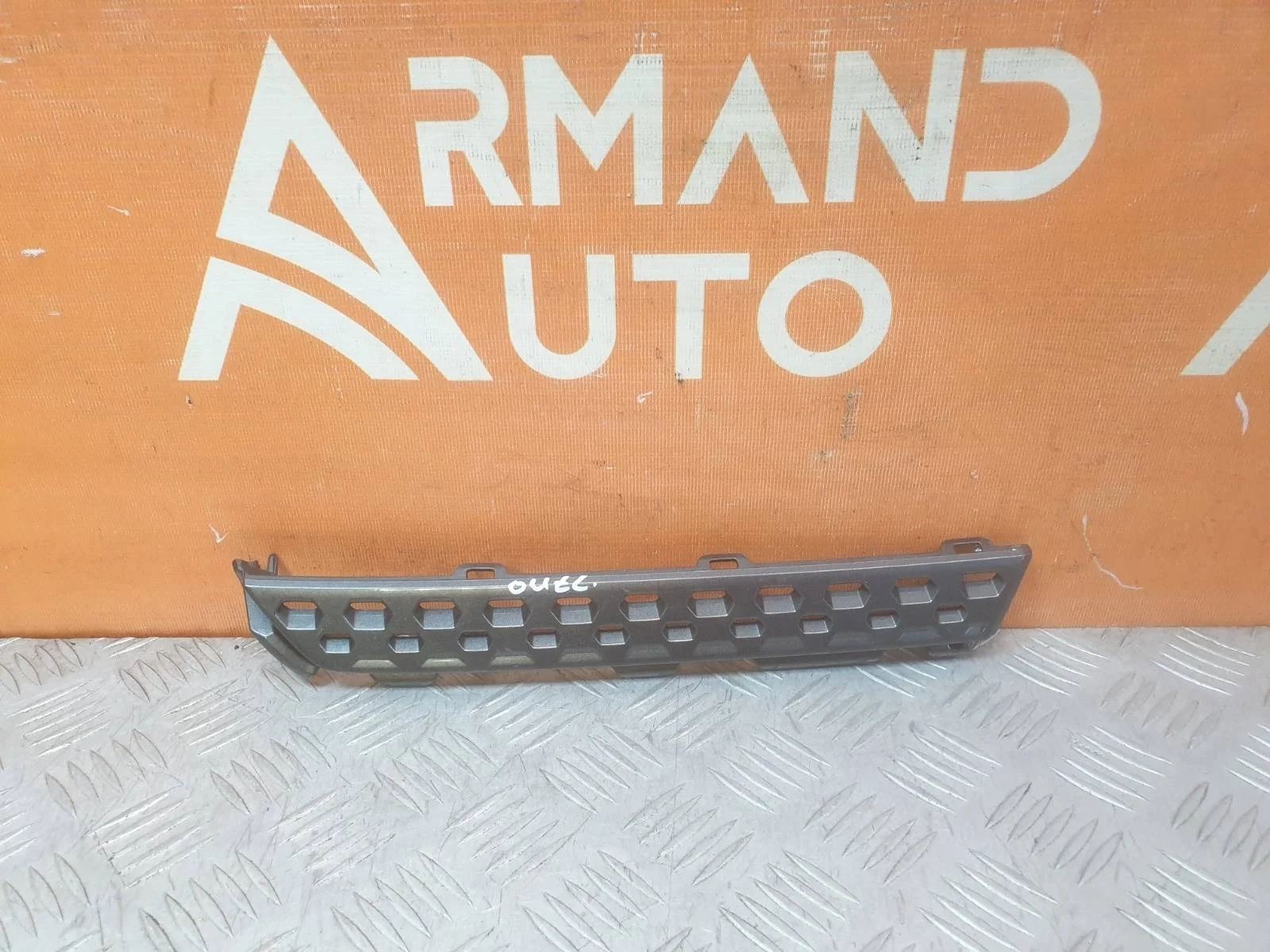 Накладка решетки радиатора верхняя Mitsubishi Outlander 2018-нв 3