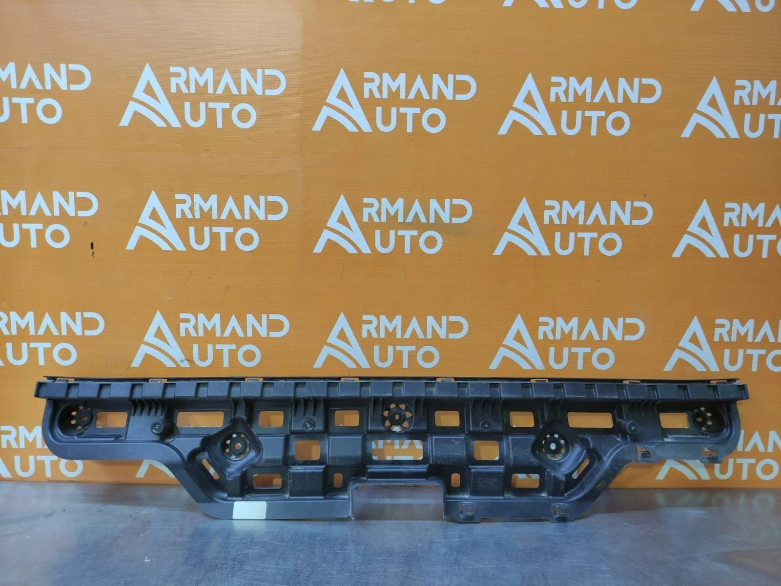 Кронштейн бампера центральный BMW X6 2019-нв G06