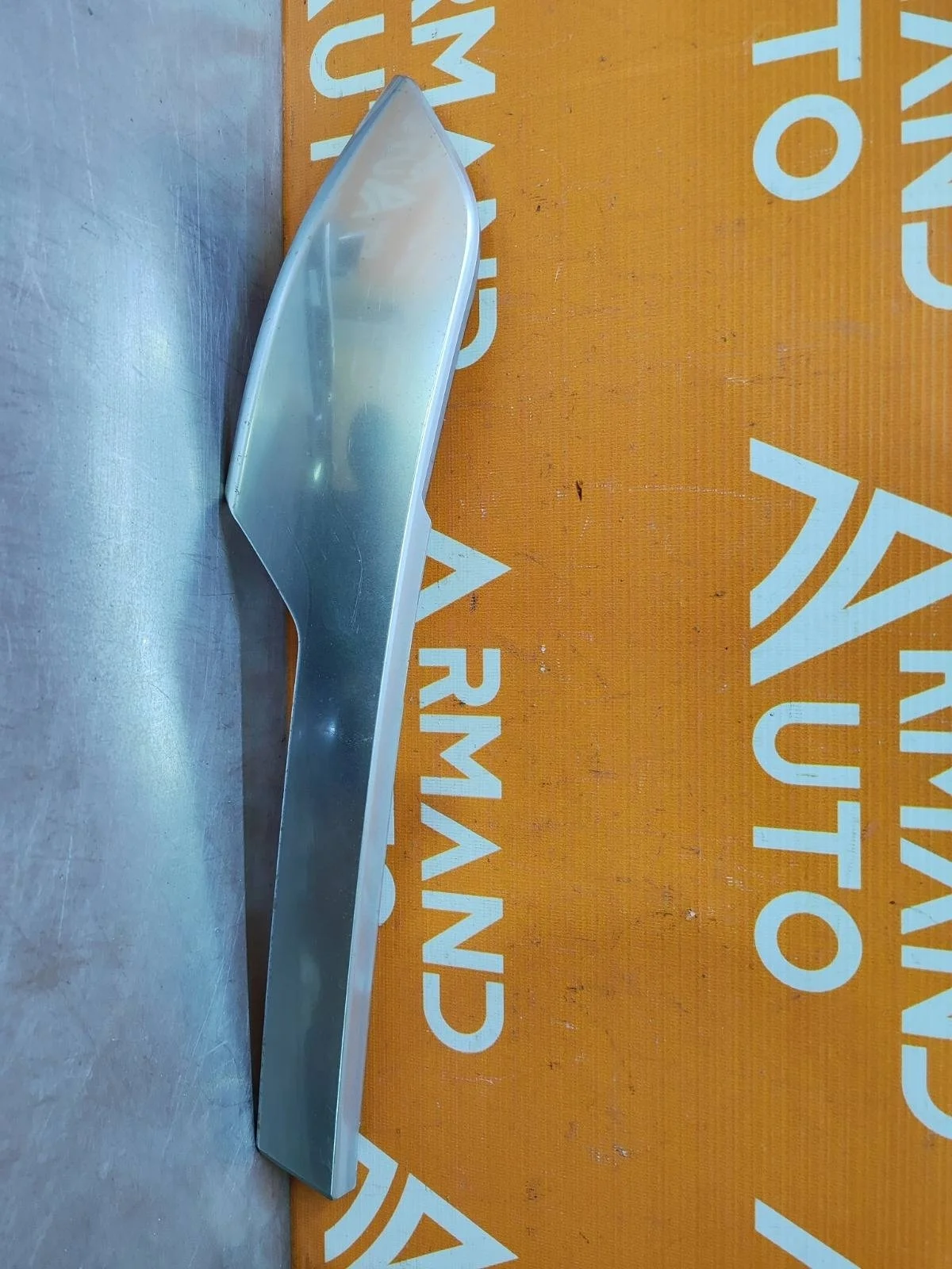 Накладка решетки радиатора нижняя Mitsubishi Outlander 2018-нв 3