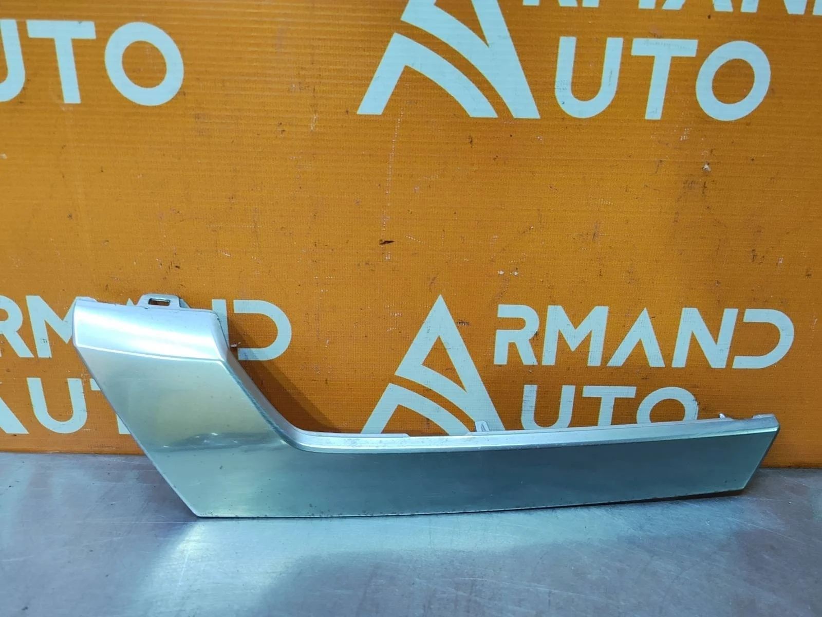 Накладка решетки радиатора верхняя Mitsubishi Outlander 2018-нв 3