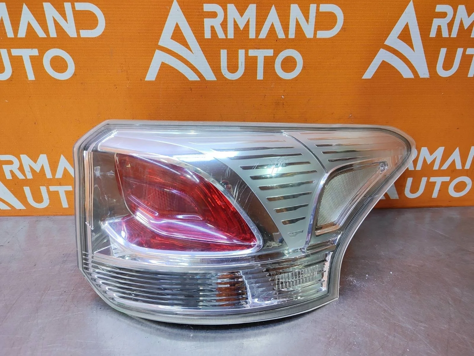 Фонарь внешний Mitsubishi OUTLANDER 2012-2014 3