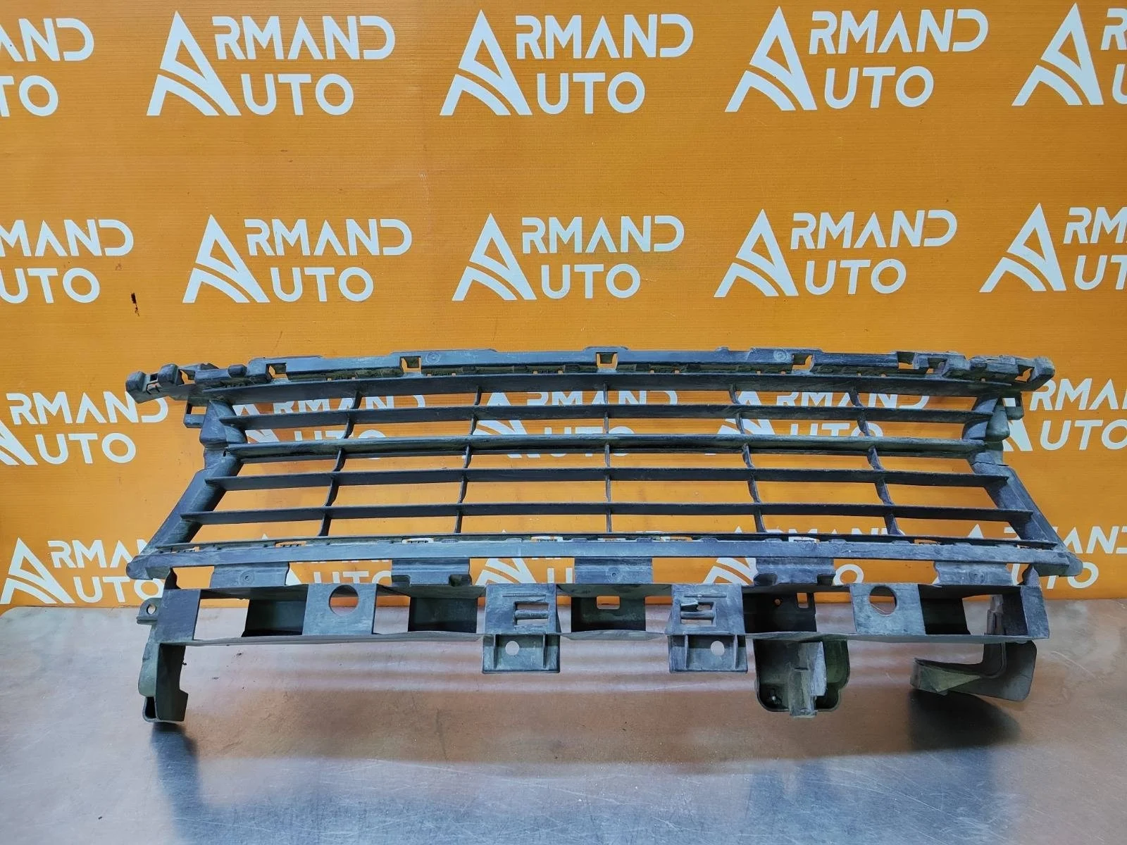 Решетка бампера Renault Logan 2012-2018