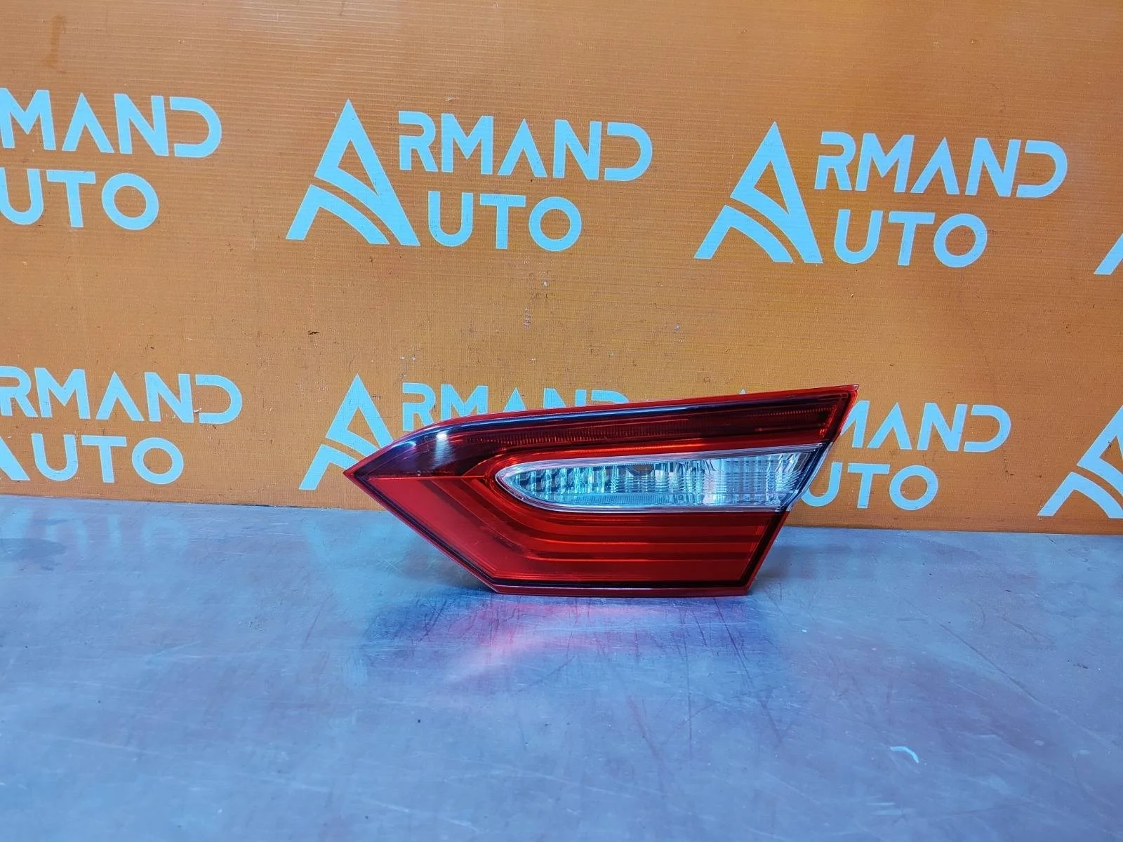 Фонарь внутренний Toyota Camry 2017-нв 8 XV70