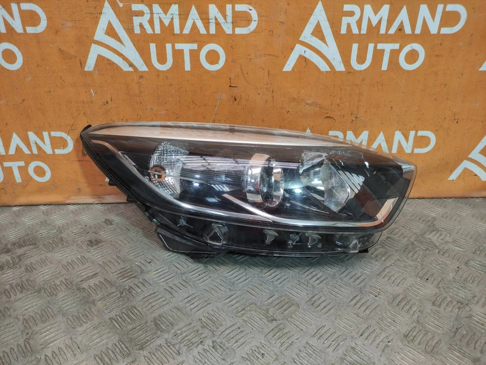 Фара Renault Kaptur 2016-нв