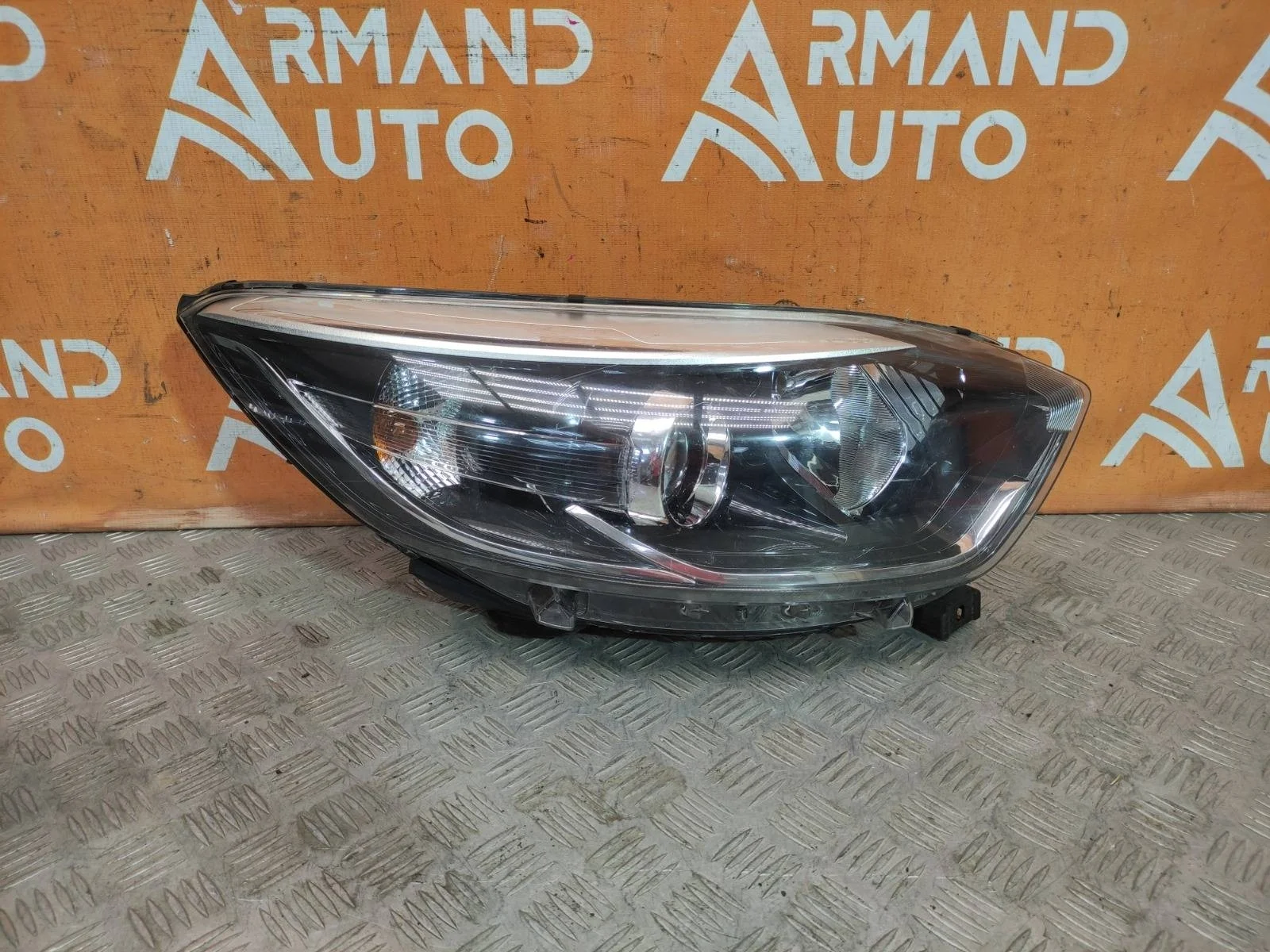 Фара Renault Kaptur 2016-нв