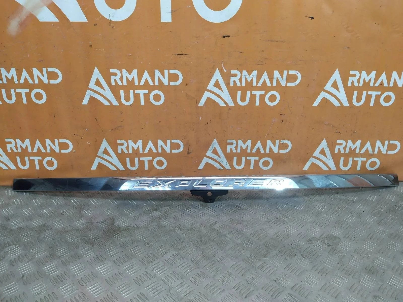 Молдинг двери багажника Ford Explorer 2015-2019 U502