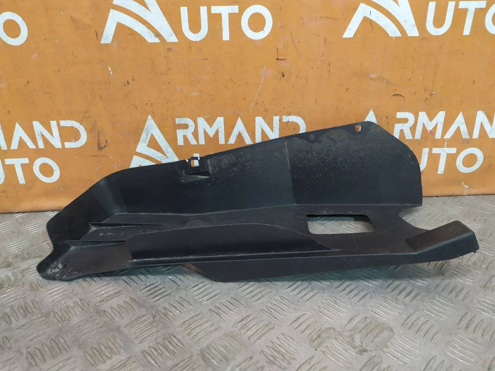 Пыльник бампера Toyota Land Cruiser 2015-2021 200